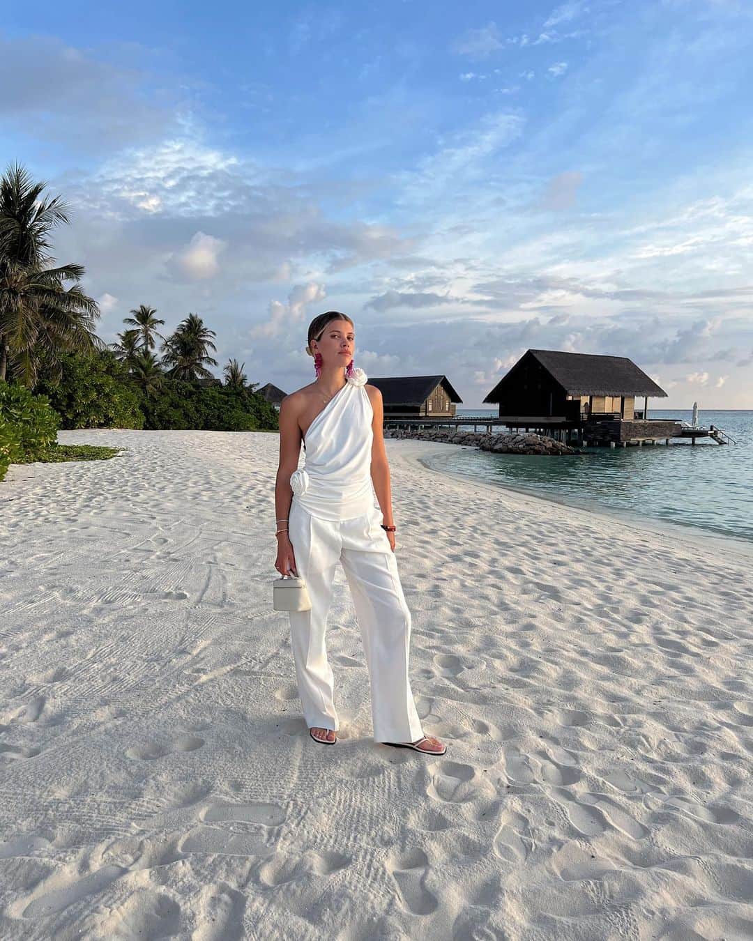 ソフィア・リッチーのインスタグラム：「Husband trip 🤍」