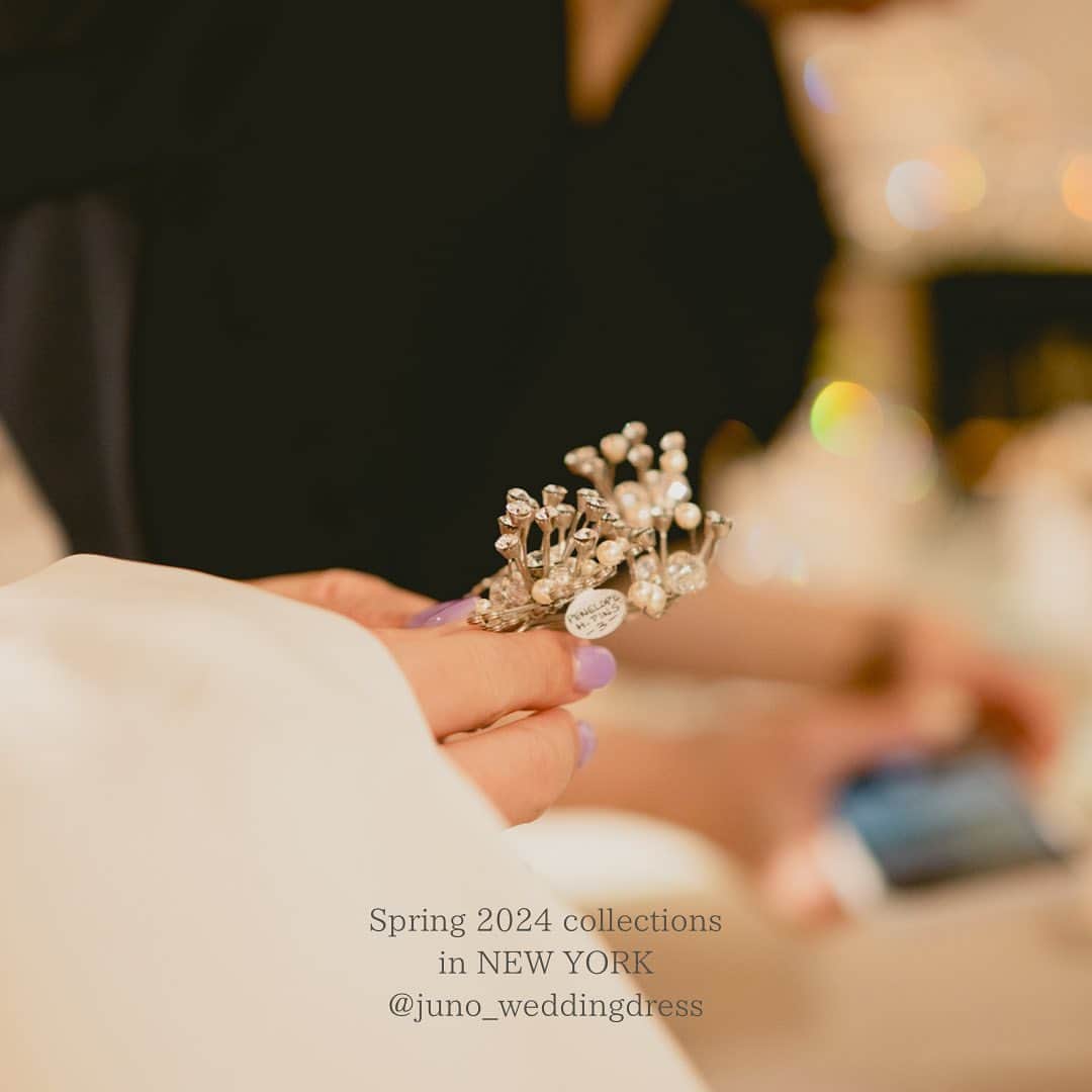 JUNOのインスタグラム：「.  #junowedding #wedding #weddingdress #weddinggown #nybfw2024 #newyorkbridalfashionweek」