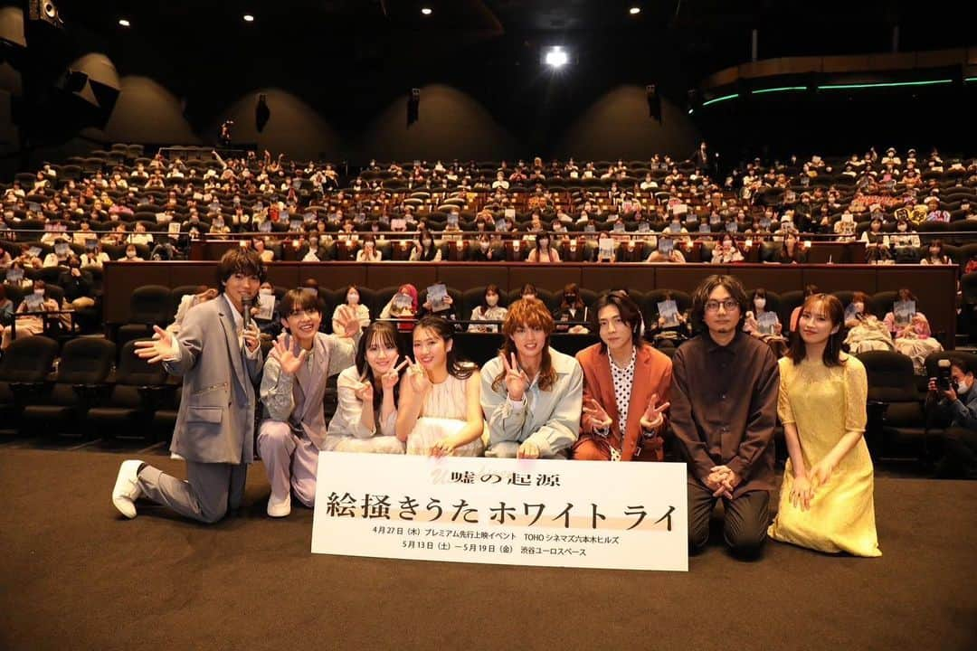 古賀成美さんのインスタグラム写真 - (古賀成美Instagram)「. #嘘の起源 プレミアム上映イベント ありがとうございました😊 1人でも多くの方にこの作品が届きますように。 . . #絵掻きうた　#ホワイトライト」4月28日 22時28分 - narunaru_330