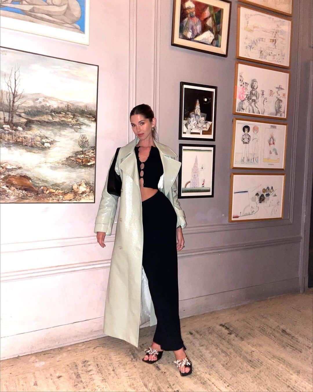 ギーザ・ラガースのインスタグラム：「I’m around」