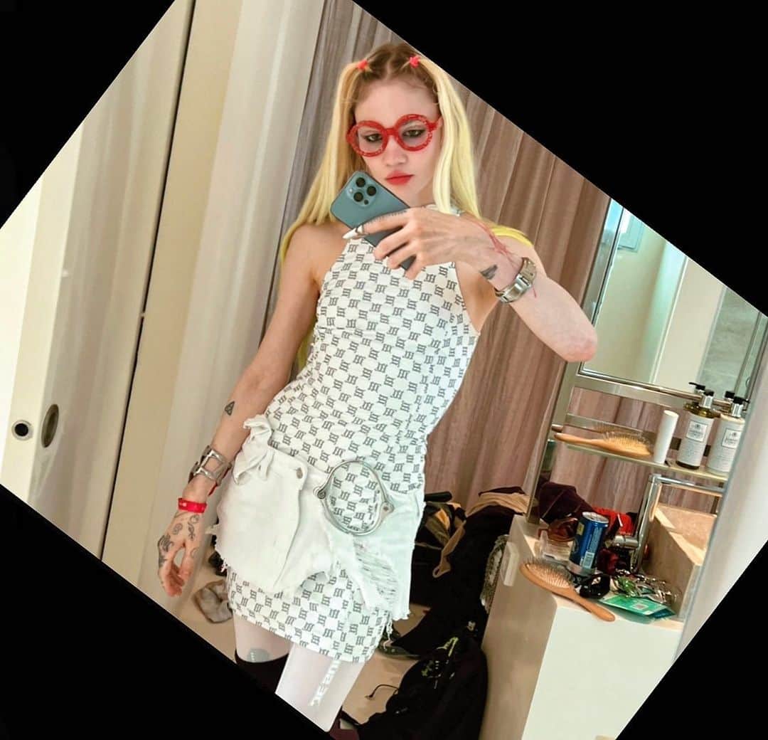 グライムスのインスタグラム：「Barbie x ghost world」