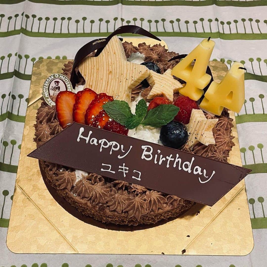 オカモト"MOBY"タクヤさんのインスタグラム写真 - (オカモト"MOBY"タクヤInstagram)「My lovely wife Yukiko a.k.a. Tommy's Birthday!! I bought same cake coincidentally last year… ワイフへの誕生ケーキ、偶然にも去年と同じものを買ってしまった…！ #マッターホーン #学芸大学」4月28日 22時25分 - moby_scoobiedo
