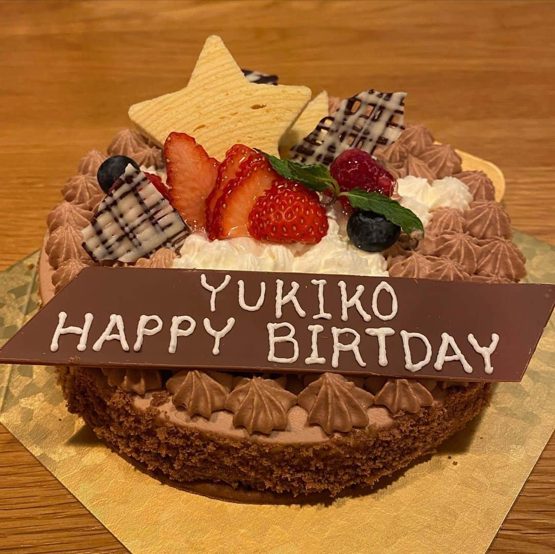 オカモト"MOBY"タクヤさんのインスタグラム写真 - (オカモト"MOBY"タクヤInstagram)「My lovely wife Yukiko a.k.a. Tommy's Birthday!! I bought same cake coincidentally last year… ワイフへの誕生ケーキ、偶然にも去年と同じものを買ってしまった…！ #マッターホーン #学芸大学」4月28日 22時25分 - moby_scoobiedo