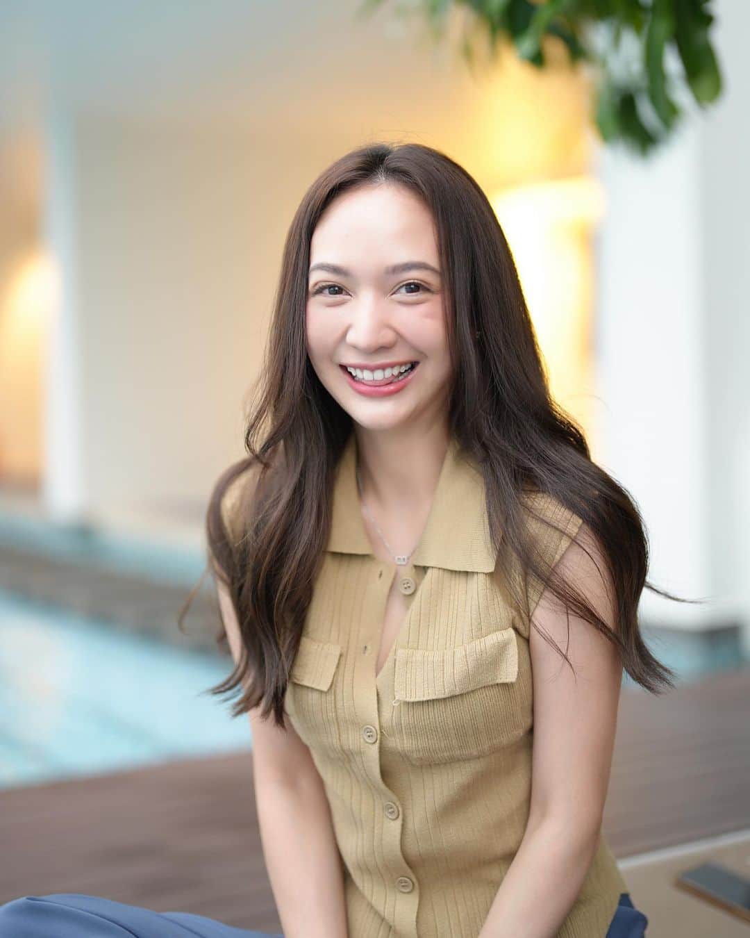 インヤのインスタグラム：「รูปสมัยสามีจีบใหม่ๆ 🤪 ชวนไปถ่ายรูปจีบก็มา 😂」