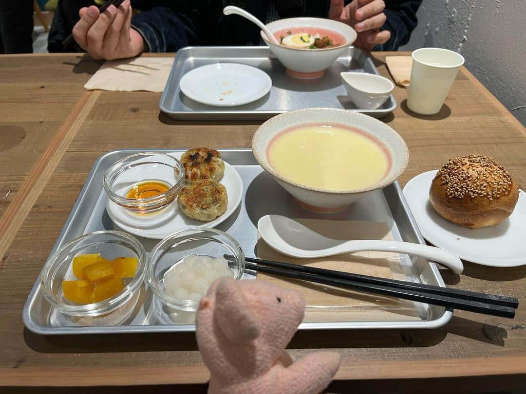 矢崎存美のインスタグラム：「台湾式朝食のお店にいってきた。リピート……するかなあ。 #ぶたぶた #山崎ぶたぶた #矢崎存美」
