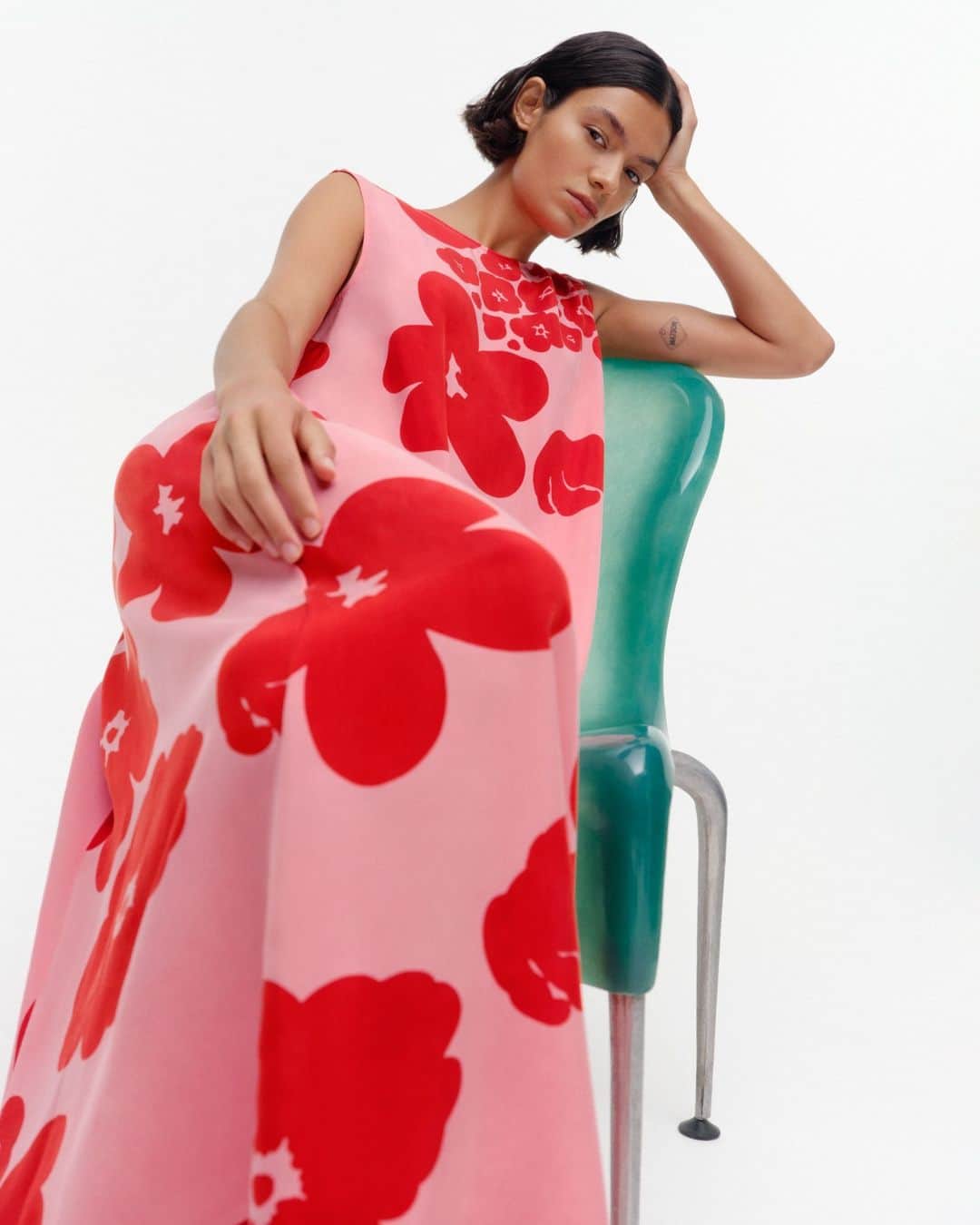 マリメッコのインスタグラム：「We have great news: the wait is over! 🌺 One of the most anticipated dresses of the season, the Migot Kevättalkoot dress, has finally arrived at marimekko.com in Europe and Australia. The dress will be available in the US soon too.  Discover the Migot dress at marimekko.com - link in bio. #marimekko」