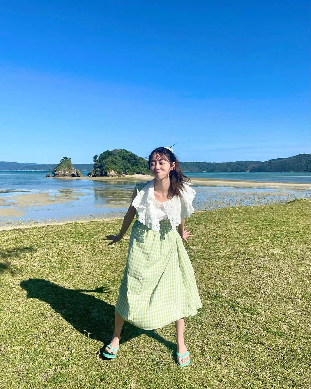 櫻井優衣さんのインスタグラム写真 - (櫻井優衣Instagram)「ふるっぱーのほんvol.1 沖縄の海でたくさん写真を撮ってもらいました！  #ふるっぱー　#櫻井優衣　#fruitszipper」4月28日 22時36分 - yui.sakurai_7