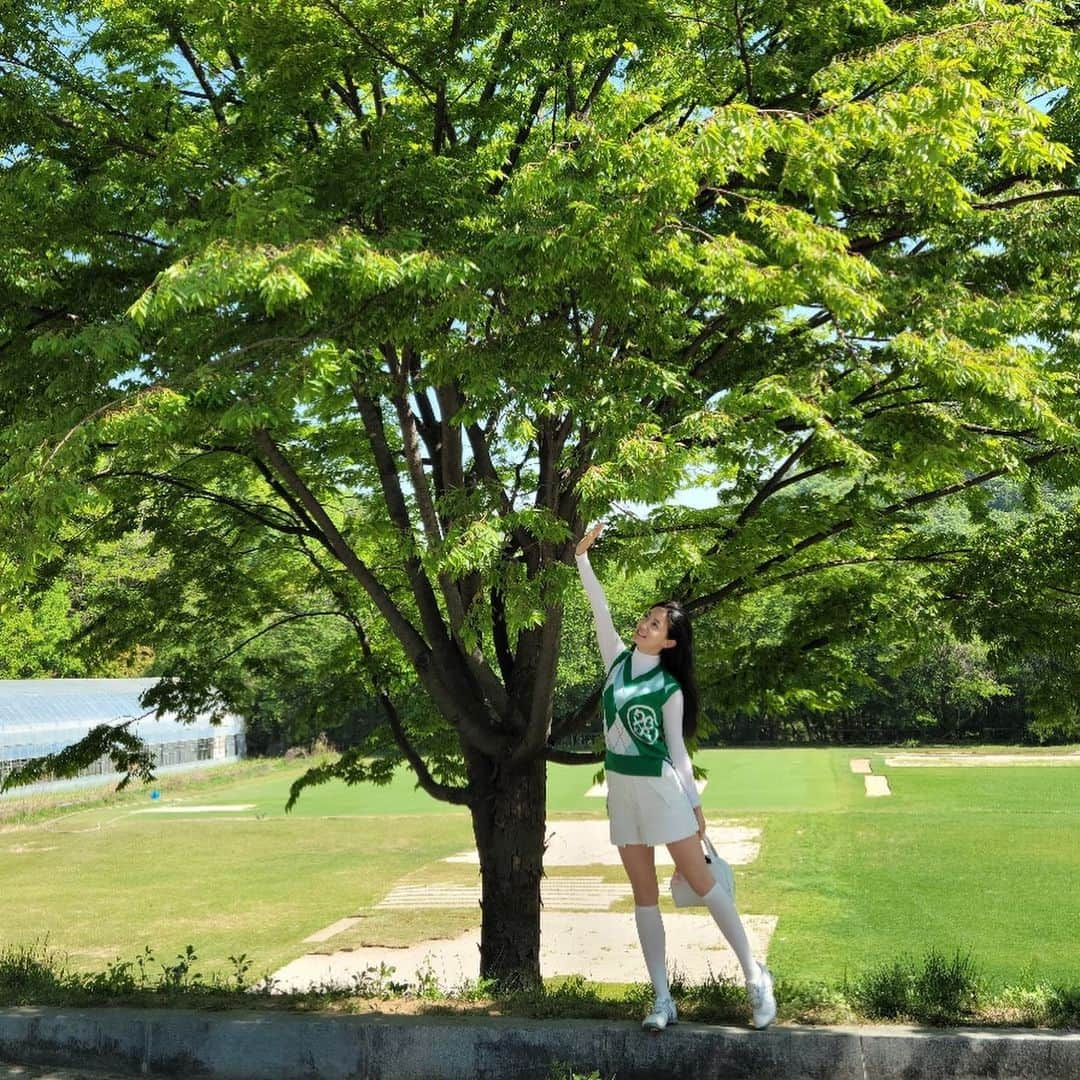 リュ・ヒョヨンのインスタグラム：「#푸르르다 #💚 #⛳️」