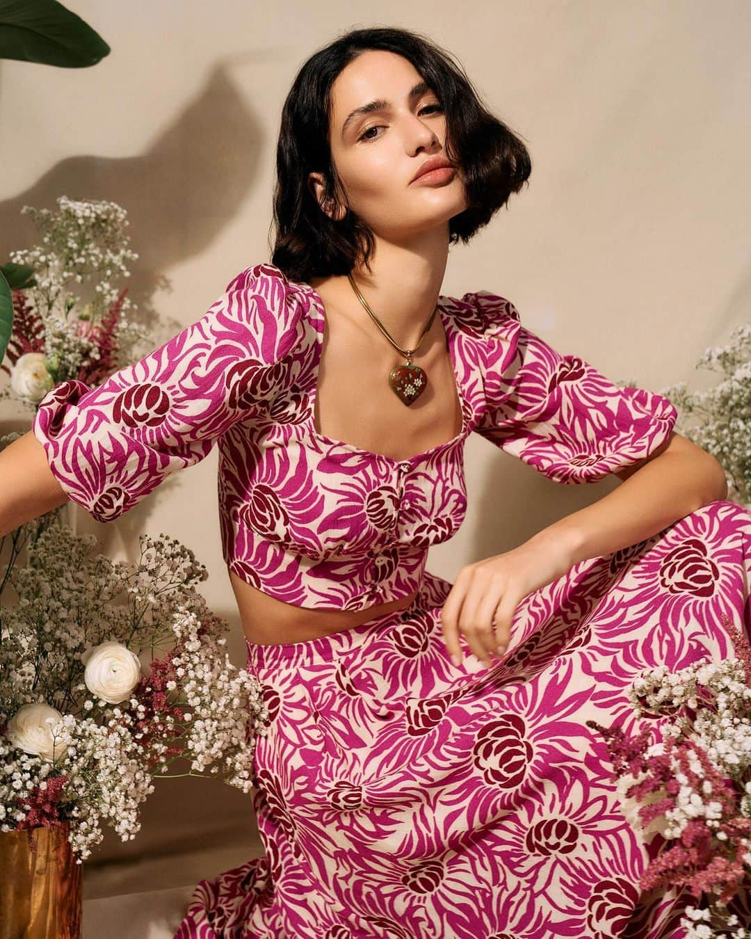 ダイアン フォン ファステンバーグのインスタグラム：「From brunch to Spring celebrations, the Dover top and Florencia skirt are your linen set for the season. #DVF」
