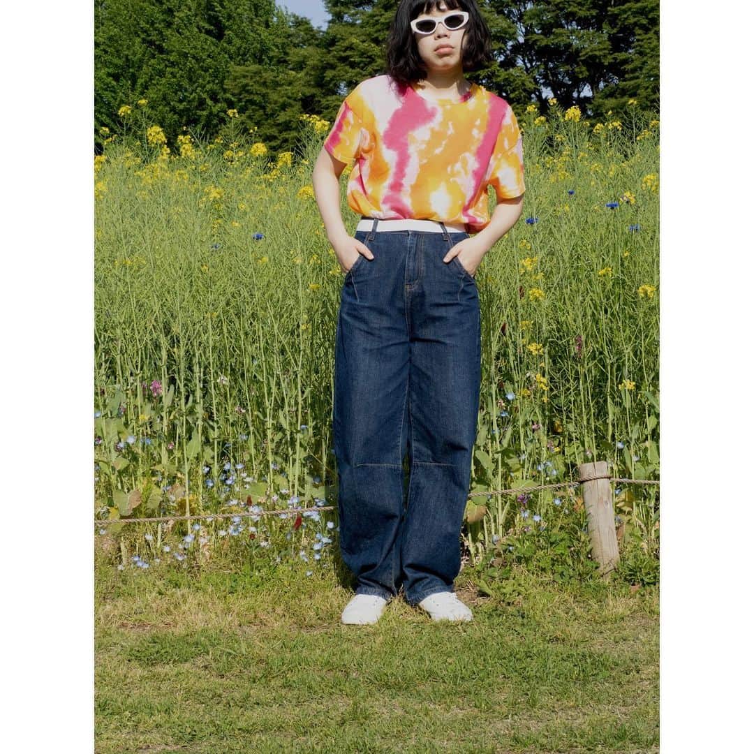 うらじぬの（劇団子供鉅人）さんのインスタグラム写真 - (うらじぬの（劇団子供鉅人）Instagram)「ベストナノハナノマエデジーニスト  🌼👖👖🌼 photo: @_keys_photo   #鬼強い日差し #model」4月28日 22時38分 - urajinuno
