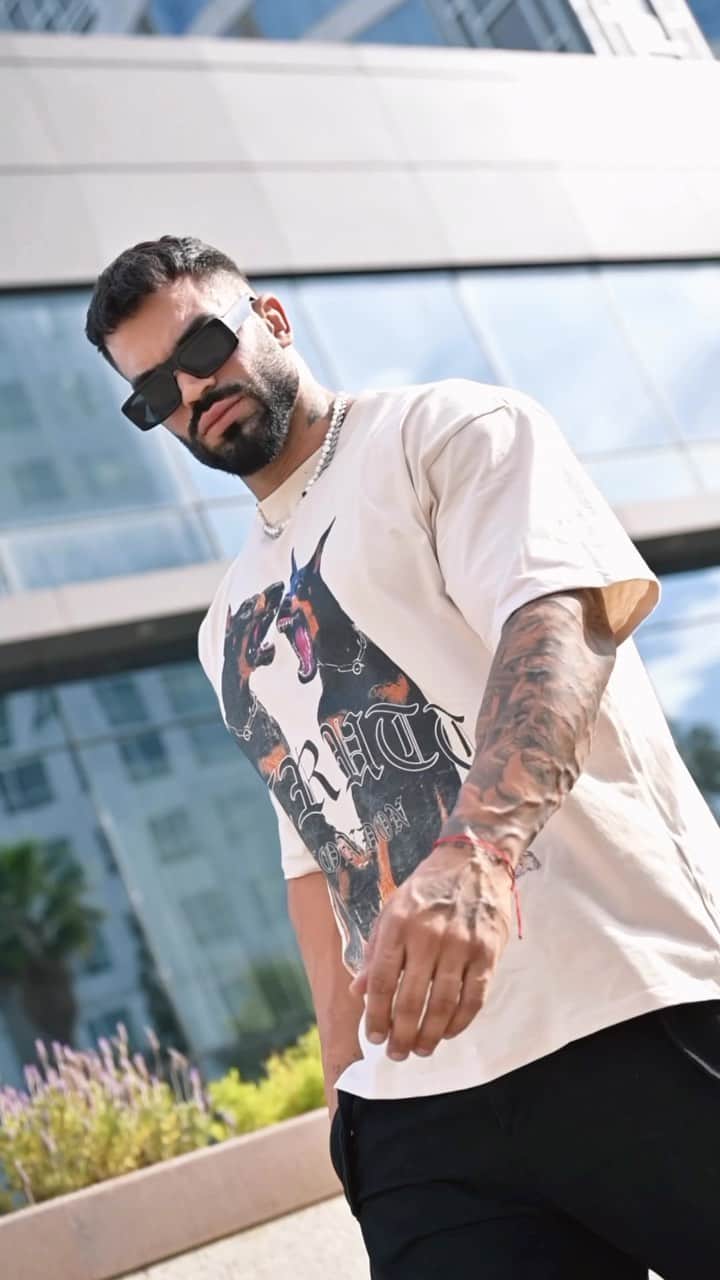 Sergi Constanceのインスタグラム：「New drop today @struttco  📸 @angelitorobaina」
