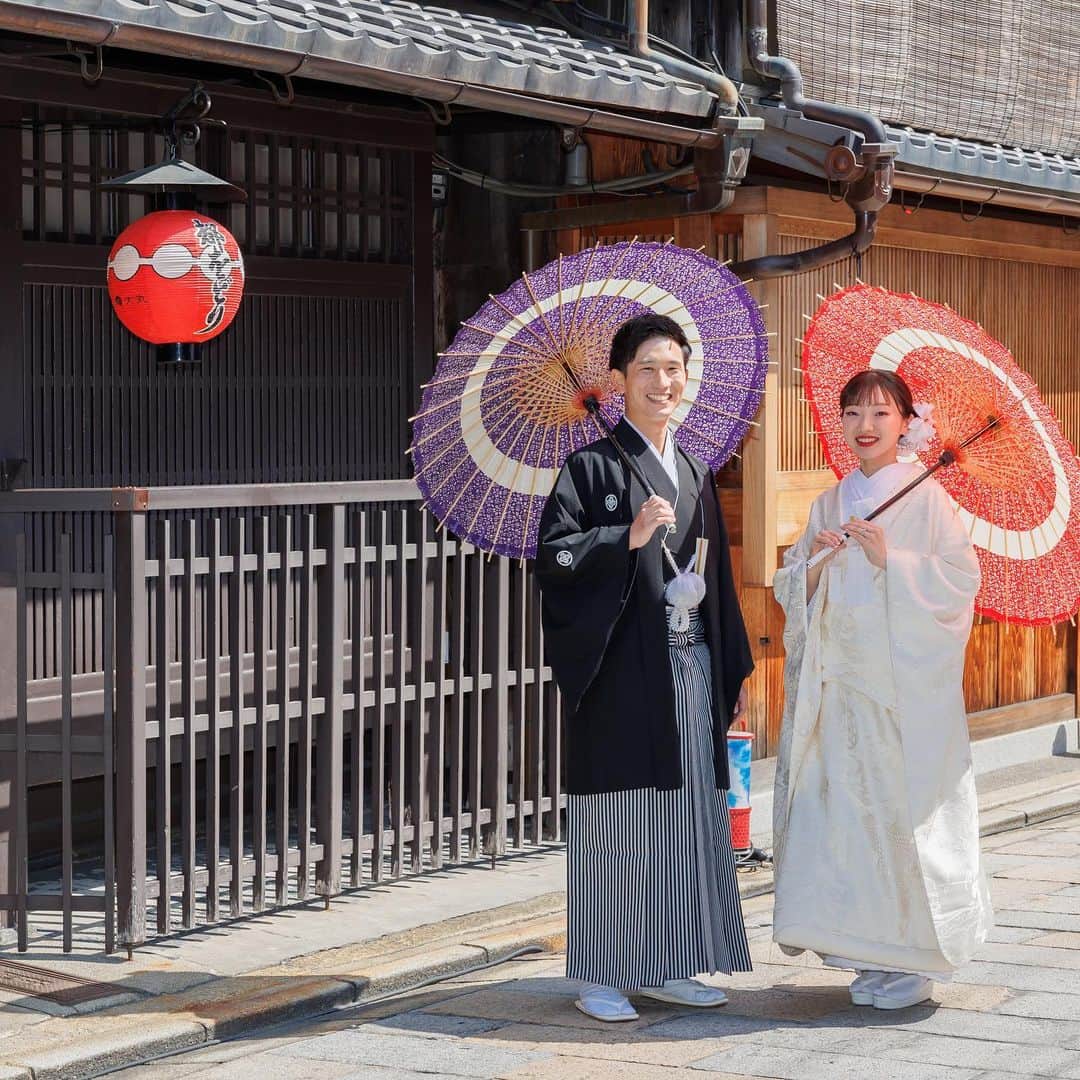ArtGraceWeddingHillsさんのインスタグラム写真 - (ArtGraceWeddingHillsInstagram)「▼ ・  祇園という歴史ある街並みを おふたりの思い出の場所へ  ・  @artgraceweddinghills」4月28日 22時42分 - artgraceweddinghills