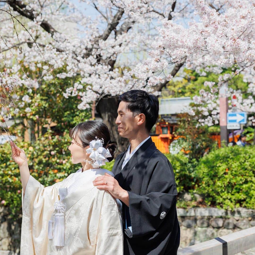 ArtGraceWeddingHillsさんのインスタグラム写真 - (ArtGraceWeddingHillsInstagram)「▼ ・  祇園という歴史ある街並みを おふたりの思い出の場所へ  ・  @artgraceweddinghills」4月28日 22時42分 - artgraceweddinghills