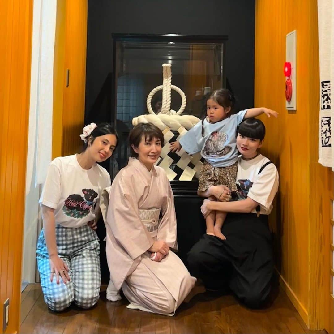 オランピアルタンのインスタグラム：「Thank you for such a wonderful dinner 🍲😋 @uakimoto @akimoto_kozue @iam.cocoro and congratulations!!! @chiyonofuji_chanko ♥️🙌🏻♥️」