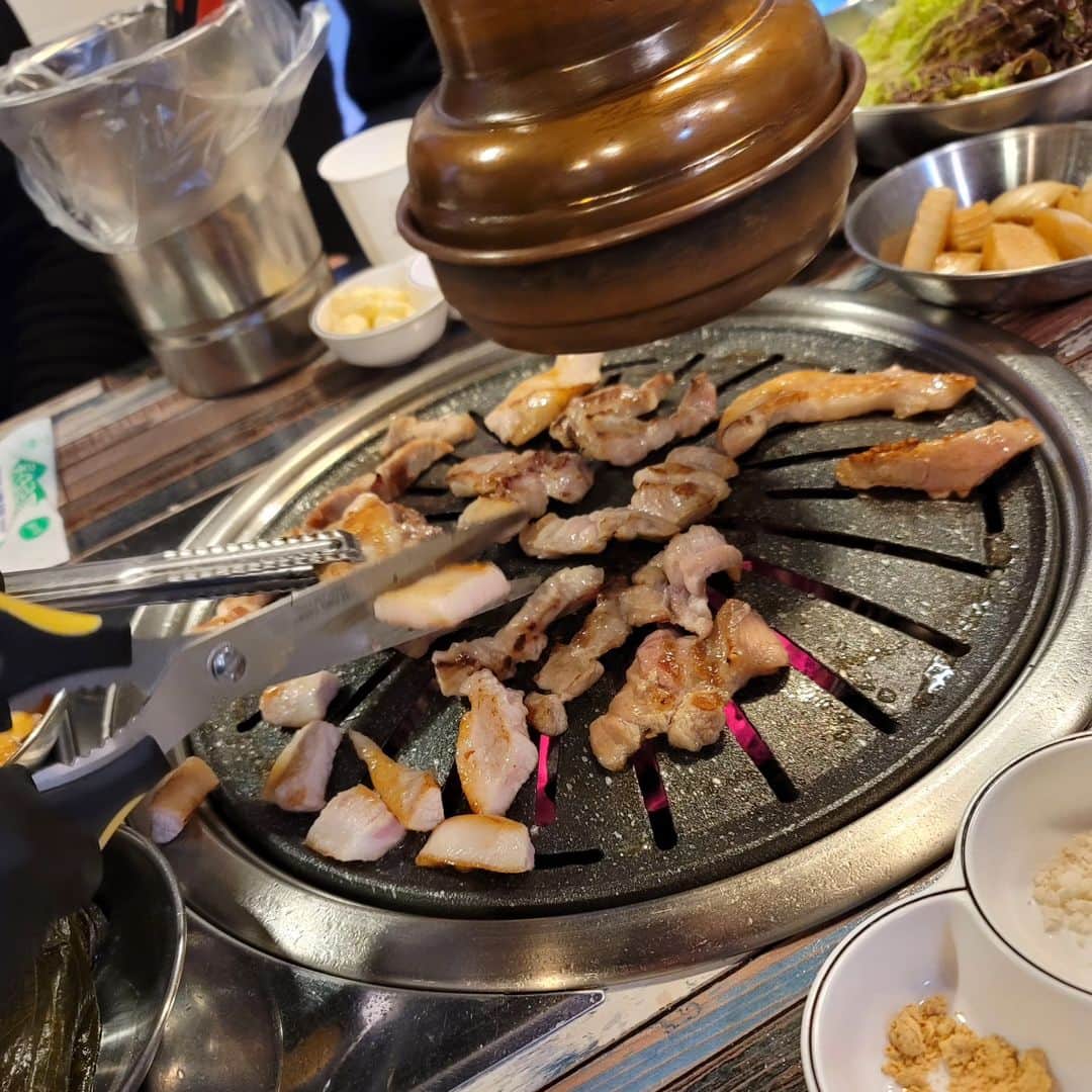 酒井美佳さんのインスタグラム写真 - (酒井美佳Instagram)「⁡ ⁡ ⁡⁡韓国料理⁡ ⁡いっぱい食べに連れていってもらった🍴😋⁡⁡ ⁡⁡ ⁡食べすぎたから、⁡ ⁡マジでダイエットしないと🥲🥲🥲⁡ ⁡⁡ ⁡韓国の友達にも久しぶりに会えて⁡ ⁡嬉しかった♡⁡ ⁡⁡ ⁡お友達も出来た🫶⁡ ⁡⁡ ⁡来月は、東京ドームと甲子園⚾🫰︎💕︎︎ ⁡⁡ ⁡」4月28日 22時47分 - mika37mika