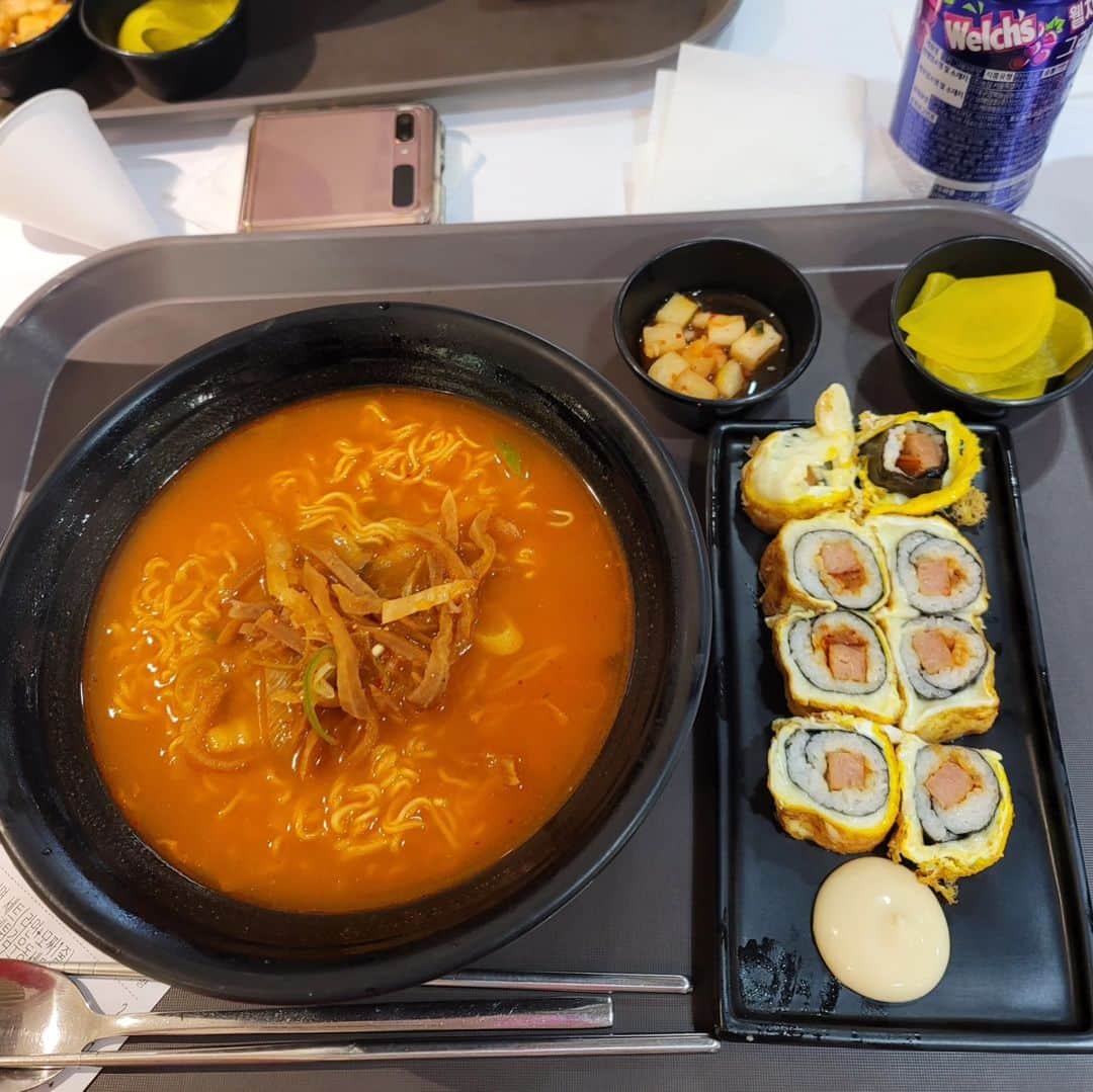 酒井美佳さんのインスタグラム写真 - (酒井美佳Instagram)「⁡ ⁡ ⁡⁡韓国料理⁡ ⁡いっぱい食べに連れていってもらった🍴😋⁡⁡ ⁡⁡ ⁡食べすぎたから、⁡ ⁡マジでダイエットしないと🥲🥲🥲⁡ ⁡⁡ ⁡韓国の友達にも久しぶりに会えて⁡ ⁡嬉しかった♡⁡ ⁡⁡ ⁡お友達も出来た🫶⁡ ⁡⁡ ⁡来月は、東京ドームと甲子園⚾🫰︎💕︎︎ ⁡⁡ ⁡」4月28日 22時47分 - mika37mika