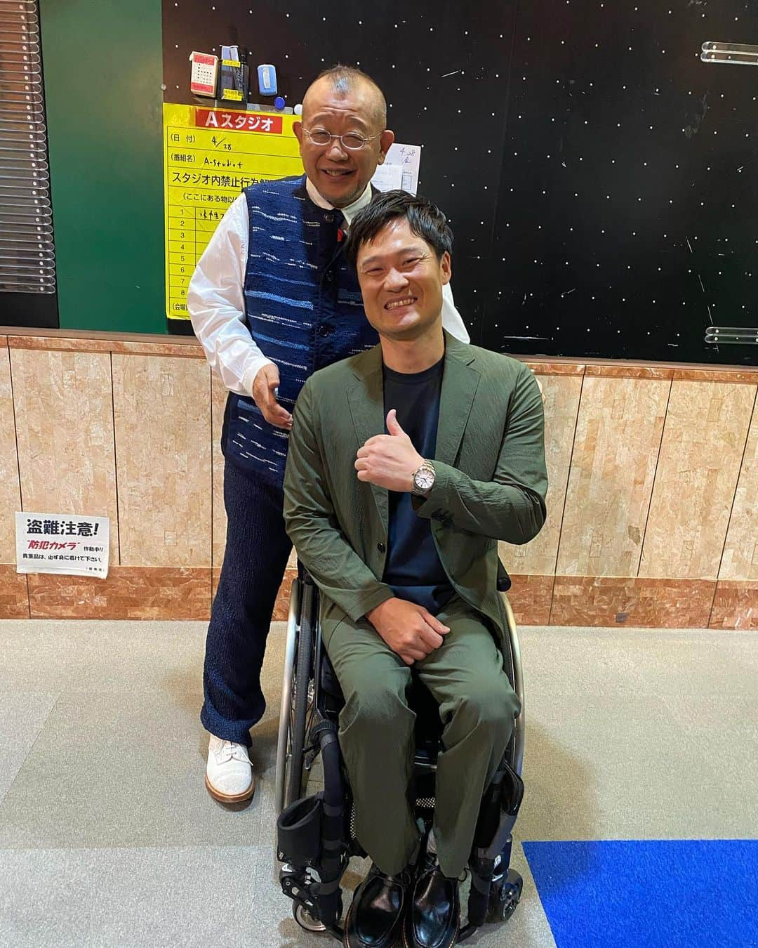 笑福亭鶴瓶さんのインスタグラム写真 - (笑福亭鶴瓶Instagram)「国枝慎吾さん素敵な人でした。国民栄誉賞おめでとうございます。ご夫妻で取られたものです。」4月28日 22時47分 - shofukuteitsurube