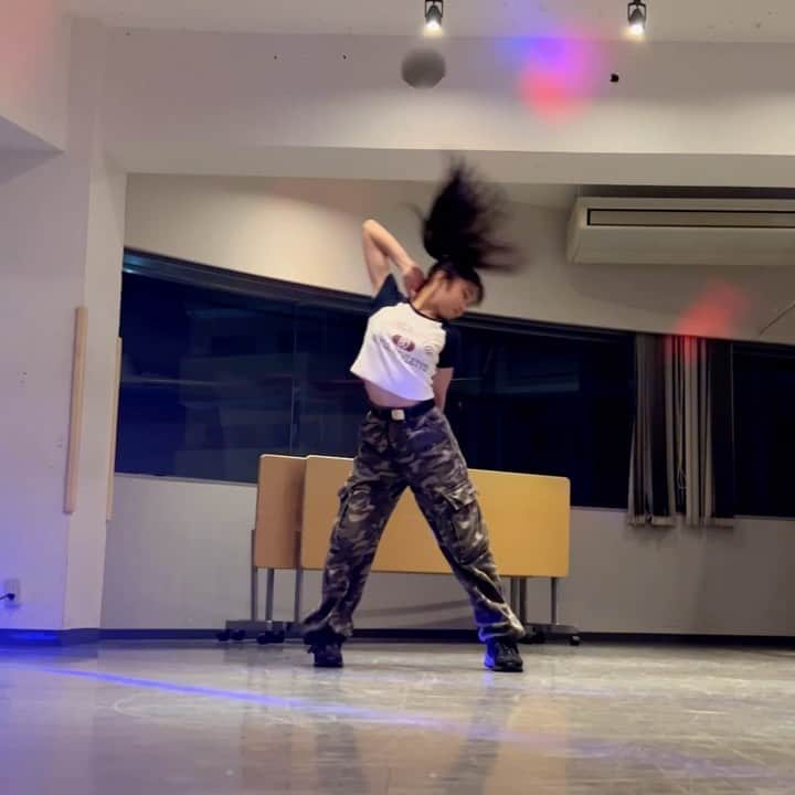 Asuka Fujimoriのインスタグラム：「🧊🌶✨ @christinamilian  ・・・ ☆⭐︎𝘉𝘦𝘨𝘪𝘯𝘯𝘦𝘳𝘊𝘭𝘢𝘴𝘴⭐︎☆  今月も受けてくれた皆んなの2週目のクオリティに嬉しさが止まらない時間だった！🤯💕 𝟭. @syu_ri2009  𝟮. @mashiko_party @an__n98 𝟯. @nina_nina510 @fukirin118  @natsukidance0801  𝟰.@m.miku391111 @k.h.r___17 @obsrall  @nonohaaaaaaaa @aoizz_ @mmmoef_ assistant:@happy.nana🔅 . #christinamilian#fabolous #dipitlow#remix #jazzfunk#choreography」