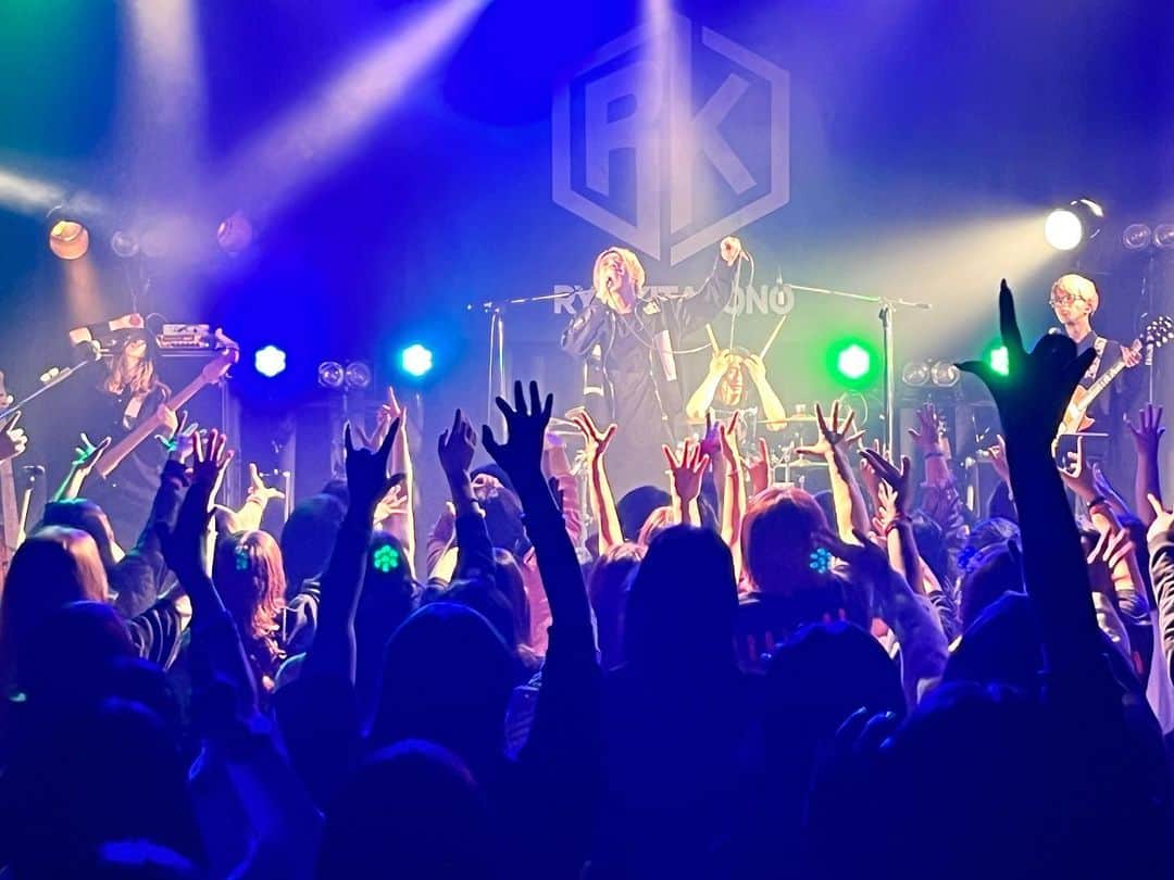 北園涼のインスタグラム：「代官山UNITリベンジライブ 4年ぶりの声出し最高 みんなの愛をたくさん感じた 楽しかったよ！！ありがとう！！愛してんぞ！！」