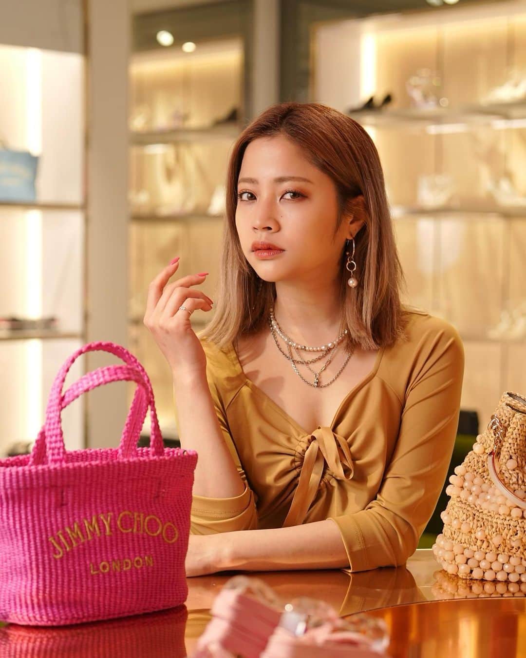hibikiのインスタグラム：「JIMMY CHOO BEACH CUPSULE🌴🌈  可愛かったな〜夏がさらに楽しみになっちゃった🌞  明日からJIMMY CHOOのショップで Special ticketが配布されるよ🎟 スタンプラリーに参加してスタンプを貯めると イベントに参加できたりギフトがもらえるって💐  #jimmychoo  #ジミーチュウ」