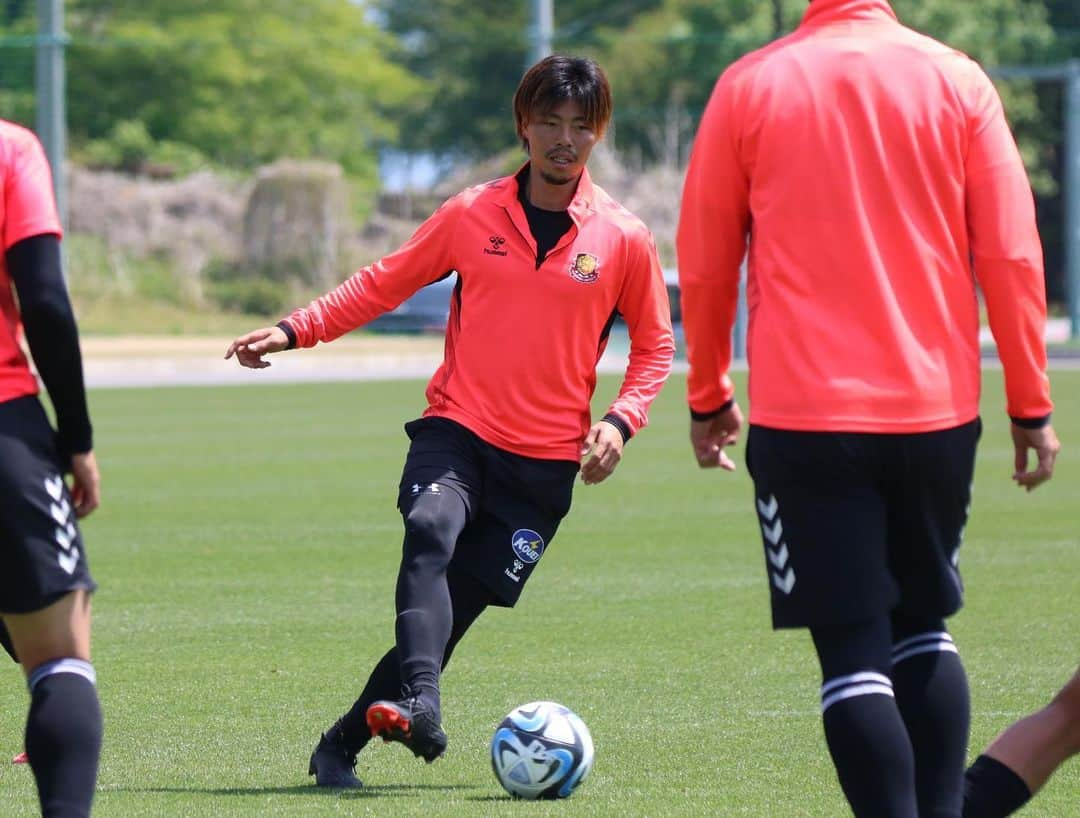 福島ユナイテッドFCさんのインスタグラム写真 - (福島ユナイテッドFCInstagram)「#0428TR🔴⚫️  #0430長野 に向けて🔥🔥🔥  #雪江悠人 #河西真 #上畑佑平士  #延祐太 #清田奈央弥  #向井颯 #三木直土 #堂鼻起暉  #ファンティーニ燦  #上川琢  #一心一積 #福島ユナイテッド #fufc #福島 #Jリーグ #jleague #サッカー #soccer #⚽️」4月28日 22時52分 - fukushimaunited_fc