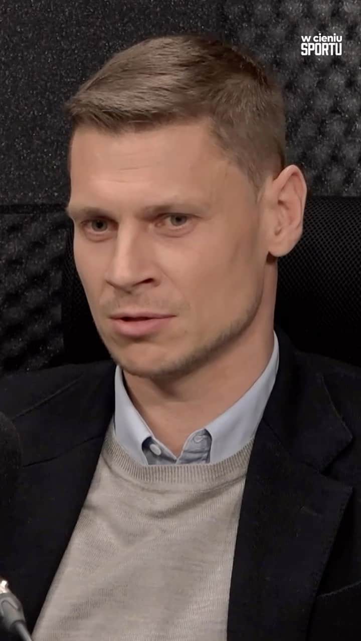 ウカシュ・ピシュチェクのインスタグラム：「Pełną rozmowę znajdziecie w podcaście „W cieniu sportu” - niedziela 20:00! Zachęcamy również do zapoznania się z książką „Łukasz Piszczek. Mentalność sportowca”. #przegladsportowy #mentalnośćsportowca」