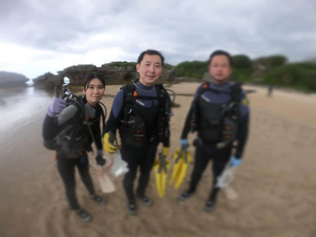 松嶋雛乃さんのインスタグラム写真 - (松嶋雛乃Instagram)「1年ぶりの沖縄旅行行ってきました〜✈️ 今年はのんびーり観光地と言うより現地の方との交流がメインでございました〜 海より山多め🗻 いいリフレッシュでした〜🤟🏻  #沖縄旅行  #琉球  #ガンガラーの谷  #ガジュマル  #初ダイビング  #ビビりマン  #ハブ酒  #辺戸岬  #大石林山   ・  #役者 #女優 #IxC #松嶋雛乃 #むかい誠一 #謎D #秋月幸大朗 #小西大輔」4月28日 22時53分 - hii__09