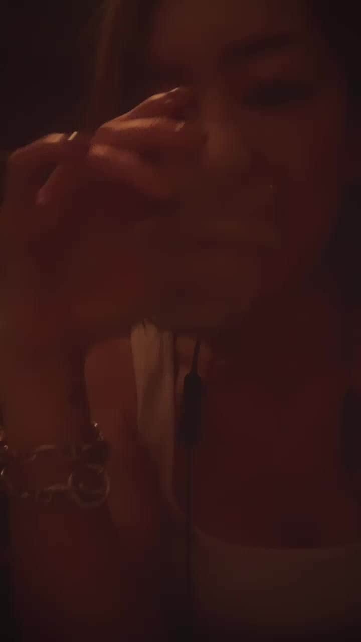 LiLyのインスタグラム：「【LIVE】謙遜カルチャーと育児 運気とスピード熱帯夜etc..🎙」