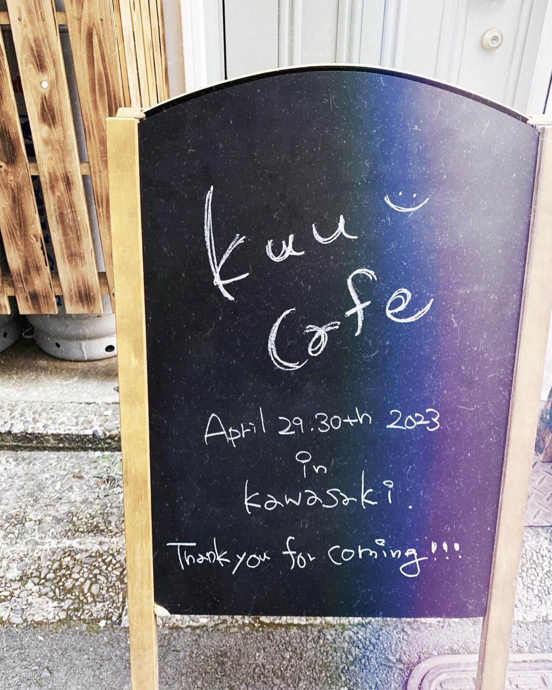 くりかのインスタグラム：「ついに明日から2日間 TAKEOUTcafe【kuu cafe】 openいたします☕️  4/29（土）30（日）12:00〜19:00  【ｋｕｕ ｃａｆｅ】 ☕️川崎市川崎区東田町11-16  ちょっとわかりにくいかもなんやけど 川崎駅から仲見世通りをずっとまっすぐ 行ってもらって突き当たりの直前にある 右にちょっと入れる道に入ったところの グリーンの可愛い扉が目印です🌱  ブランド立ち上げるときに 最初に掲げたテーマがcafe&fashion ｈａｐｐｙな2日間になるようにがんばる☺️☕️  ぜひ遊びにきてね♡  #kuucafe」