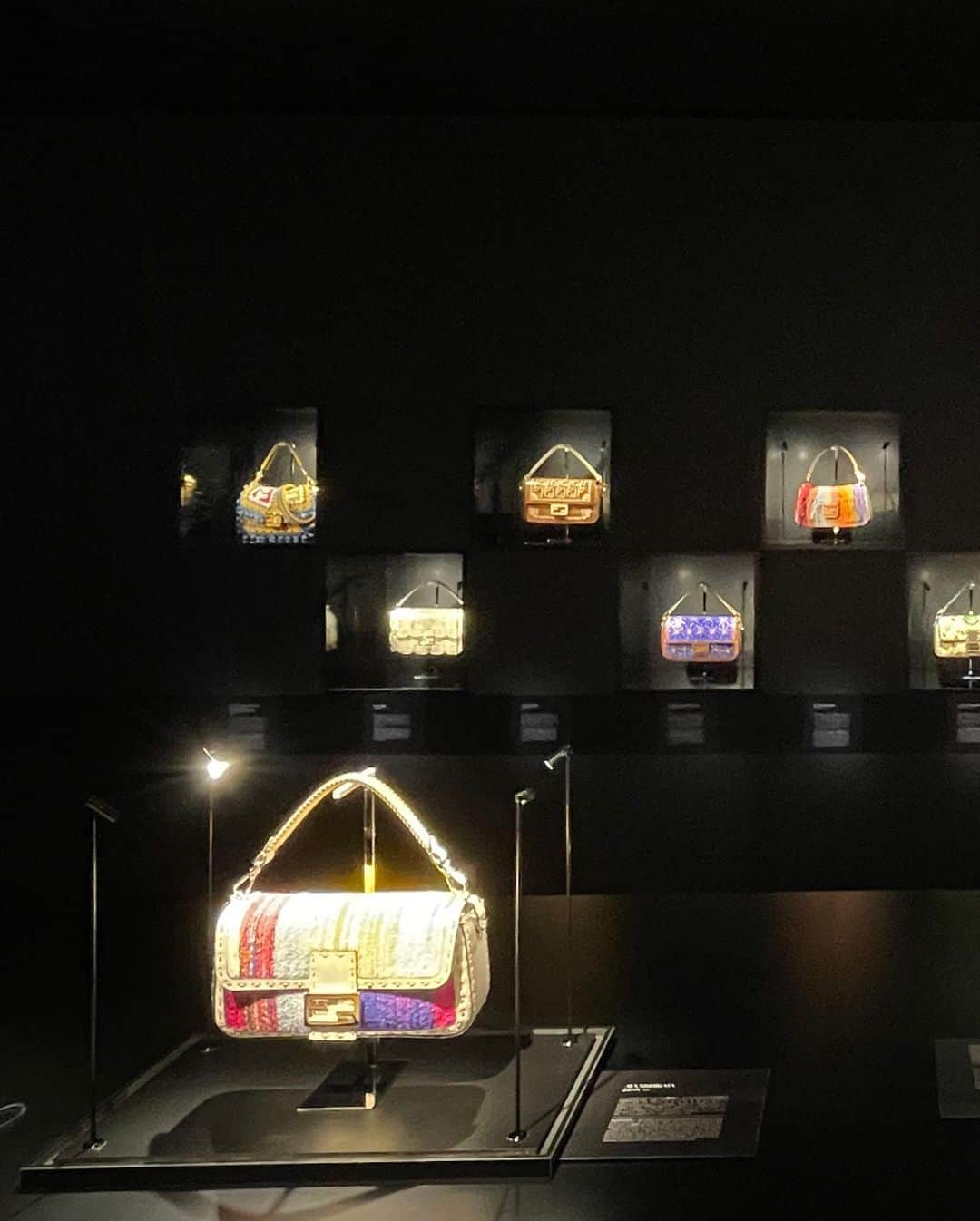 SAYUKIさんのインスタグラム写真 - (SAYUKIInstagram)「FENDIが世界の伝統工芸を取り入れたプロジェクト　#handinhand で、日本で唯一　@nishikataaya1017 が選ばれ、一緒に原宿のFENDI展へ行って来ました！  アーティストとして、最年少伝統工芸士として活躍中の西形彩が、独自に編み出した染色の鮮やかな色彩を繊細に表現した作品です。  伝統工芸の細やかな技術と、彼女のパーソナリティも伺えるカラフルで可愛らしい世界観はこれまでの伝統工芸にない新しいパワーと希望に溢れています。  5月8日まで原宿、明治神宮前すぐ近くの会場です。詳しくはこちら↓  フェンディ ハンド・イン・ハンド エキシビション ～卓越した職人技への称賛～	  会期:	2023年4月20日（木）〜5月8日（月） 時間:	11:00〜20:00（最終入場 19:00） 会場:	〒150-0001 東京都渋谷区神宮前6-35-6 入場料:	無料 予約:	可  予約はフェンディ公式LINEより登録できます。  歴史ある芸術品のような美しいバッグ達をぜひご覧になって優雅なひと時を味わってみてください☺️💕  #SAYUKIfashion #FENDI #フェンディ」4月28日 23時10分 - sayukisvoice