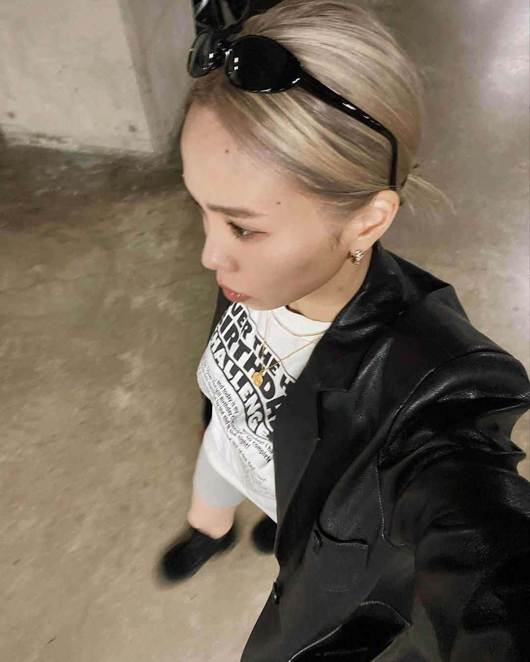 室原彩夏のインスタグラム：「ㅤㅤㅤㅤㅤㅤㅤㅤㅤㅤㅤㅤㅤ LAGUAのサングラスほぼ毎日頭にいる😎🖤 ㅤㅤㅤㅤㅤㅤㅤㅤㅤㅤㅤㅤㅤ #LAGUAGEM ㅤㅤㅤㅤㅤㅤㅤㅤㅤㅤ#cene」
