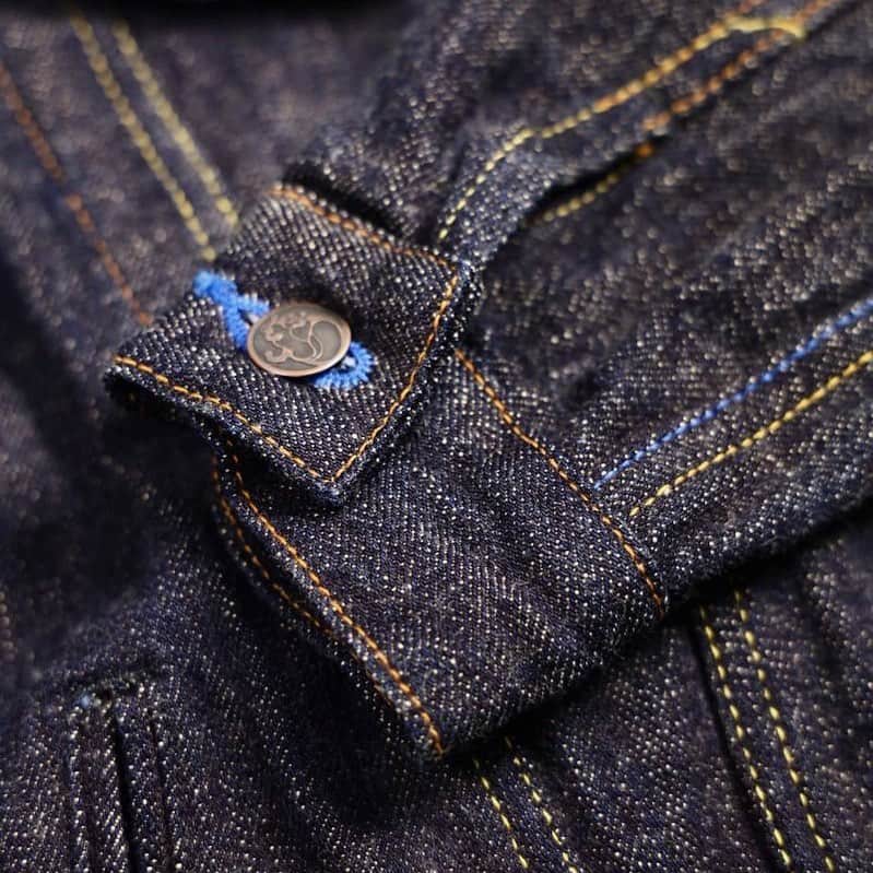 Denimioさんのインスタグラム写真 - (DenimioInstagram)「It's been far too long but #tanukijeans are finally bag with some new denim. The Zetto benkei fuses slub with crazy botanical dyes and comes in everyone's favorite cuts! Highly limited drop this one, get it while you can!  #Denimio #denim #denimhead #denimfreak #denimlovers #jeans #selvedge #selvage #selvedgedenim #japanesedenim #rawdenim #denimcollector #worndenim #fadeddenim #menswear #mensfashion #rawfie #denimporn #denimaddict #betterwithwear #wabisabi」4月28日 23時11分 - denimio_shop