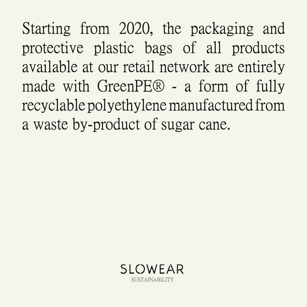 インコテックスさんのインスタグラム写真 - (インコテックスInstagram)「Only good plastic! Since 2020 we have been working to make the packaging of our products more responsible.  In 2022 we achieved an important goal.   Find out more by scrolling to the left.  #Slowear #durablefashion #SlowearVenezia」4月28日 23時30分 - slowearofficial