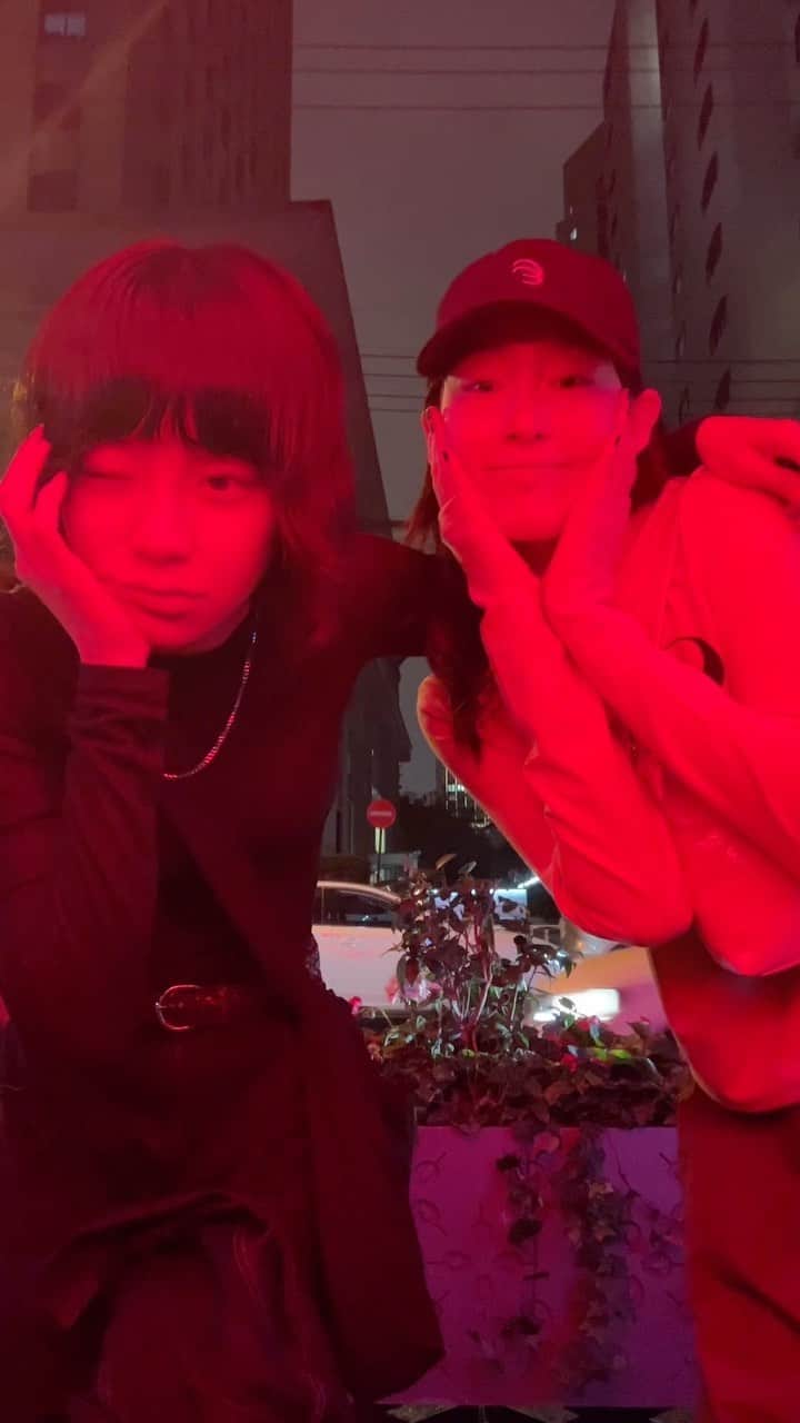 る鹿のインスタグラム：「Love ~ with dear @gaoyinggg 👼🏻🫂💕👭🏻 2023 in Shanghai ~」