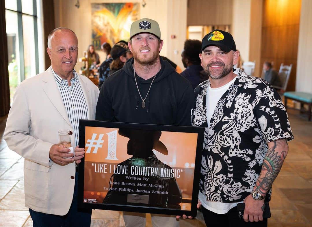 Broadcast Music, Inc.さんのインスタグラム写真 - (Broadcast Music, Inc.Instagram)「We love country music like you love country music, @kanebrown! Congrats on another #1!  #BMINashville 👢🚜🎶   📷: Steve Lowry」4月28日 23時38分 - bmi