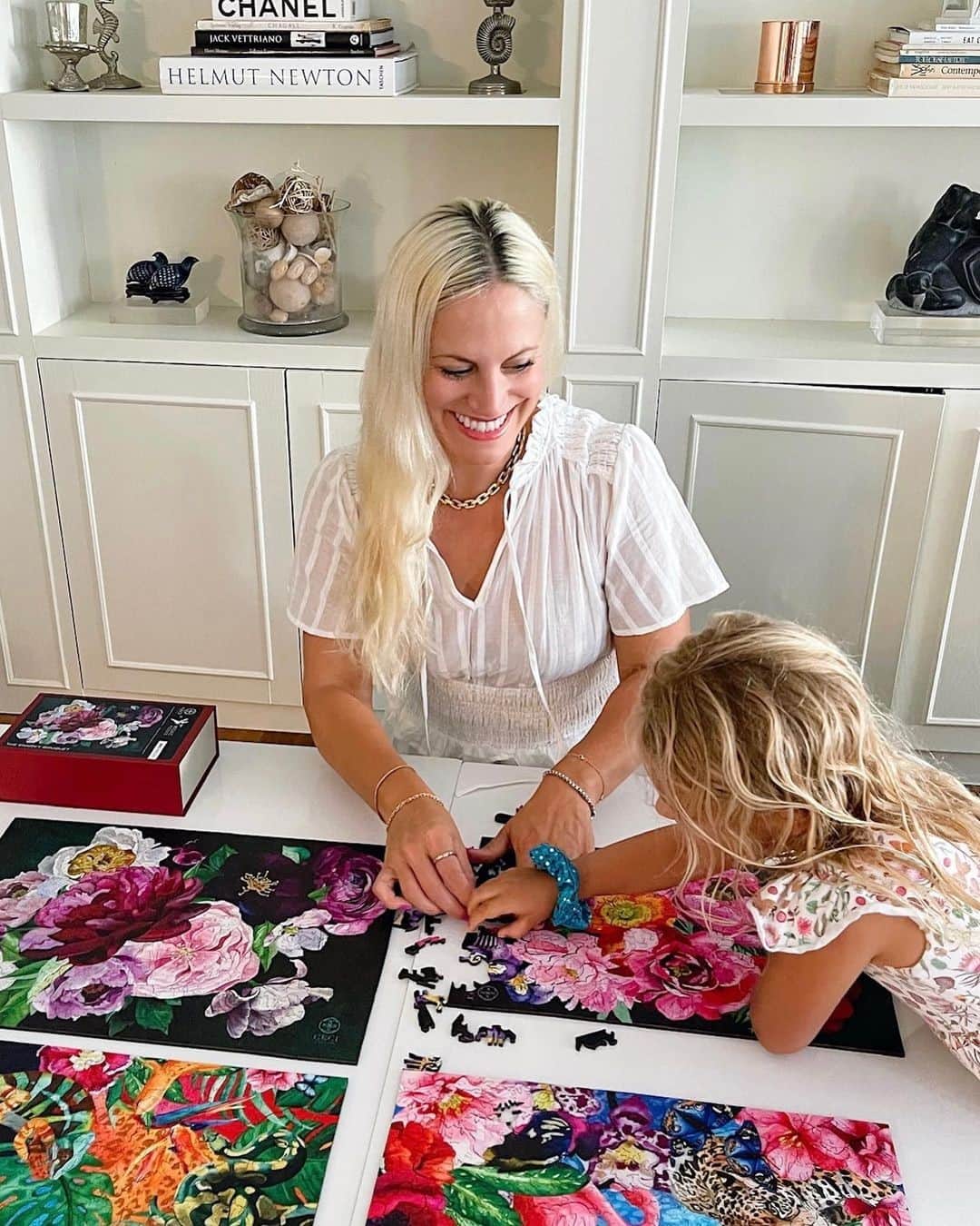 Ceci Johnsonのインスタグラム：「Our #CecixMosaic Puzzle Collection is the perfect gift for Mom! Build piece by piece together, time and time again. Shop our Mother's Day Gift Guide at the link in our bio. ✨   Artwork handpainted by @CeciJohnson. Designed by @CeciNewYork for @MosaicPuzzles.」