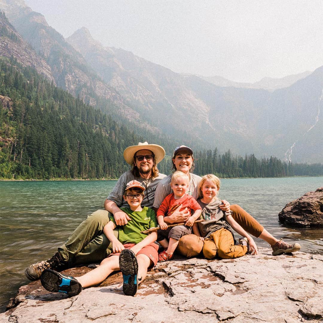 L.L.Beanのインスタグラム：「As part of #NationalParkWeek (April 22-30), we’re checking in with L.L.Bean Ambassadors the Bowman Family, who packed up their life in NYC to hit the road and visit all 400+ national park sites. Head to the link in our bio and tap this post to get to know the Bowmans.  How are you inspired by our national parks? Share your story with #MyParkStory and #NPSInspiration!  (📸: @theamericanfieldtrip)」