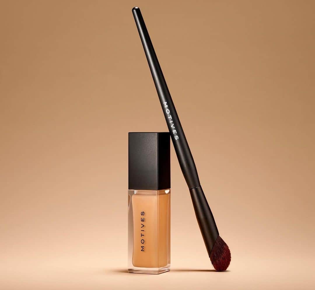 Motives Cosmeticsさんのインスタグラム写真 - (Motives CosmeticsInstagram)「Effortlessly radiant ✨ Update your makeup routine for warmer days with our iconic essentials.」4月28日 23時52分 - motivescosmetics