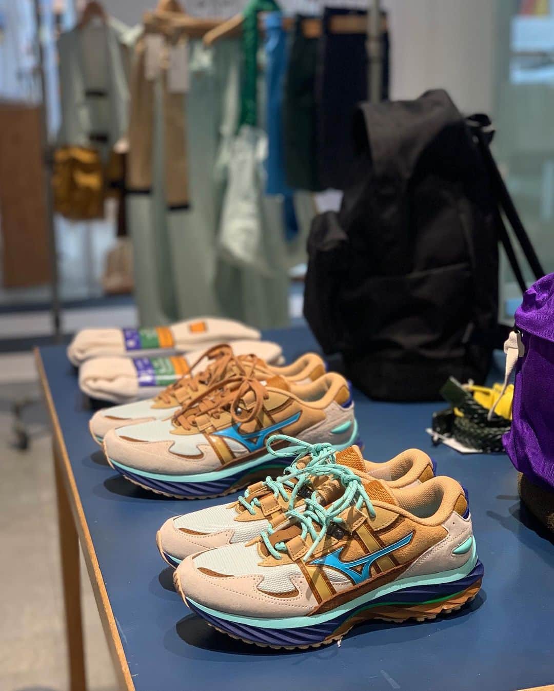 MIZUNO1906 Official Accountさんのインスタグラム写真 - (MIZUNO1906 Official AccountInstagram)「【MIZUNO×DIGAWEL】 〝渋谷PARCO POP UP SHOP 〟 ⁡ 『WAVE RIDER β DIGAWEL』の発売にあたりPOP UP SHOPを開催します。 ⁡ DIGAWELデザイナー西村浩平が期間中は毎日在店します。 UNION×DIGAWEL”BETA COLLECTION”のアイテム以外にもDIGAWEL 23SSシーズンの商品も店頭に並びます。 また、WAVE RIDER β DIGAWELのレディースサイズは渋谷PARCOのみでの販売となります。(レディースサイズは23.5/24.0のみ) デザイナーと直接会える貴重な機会となりますのでぜひお越しください。 ⁡ 期間 2023/4/28(Fri)~5/5(Fri) ⁡ 店舗 渋谷PARCO 2F BRIDGE POP UP SPACE ⁡ ⁡ #digawel  #DIGAWEL #渋谷パルコ #PARCO ⁡ POP UP SHOP at Shibuya PARCO, a "Designer You Can Go to See". ⁡ POP UP SHOP will be held on the occasion of the release of "WAVE RIDER β DIGAWEL". ⁡ DIGAWEL designer Kohei Nishimura will be at the store every day during the period. In addition to items from the UNION×DIGAWEL "BETA COLLECTION", products from the DIGAWEL 23SS season will also be available at the store. WAVE RIDER β DIGAWEL women's sizes will be sold only at Shibuya PARCO. (Women's size is 23.5/24.0 only) This will be a rare opportunity to meet the designer in person, so please come and visit us. ⁡ Date April 28 (Fri) - May 5 (Fri) ⁡ Store Shibuya PARCO 2F BRIDGE POP UP SPACE  #union #uniontokyo  #Mizuno #ミズノ #美津濃 #MizunoSportstyle #mizunotokyo #mizunoosaka #mizunokyoto #渋谷 #shibuyaparco #shibuyashopping @mizuno_sportstyle_jp  @digawel_official」4月28日 23時53分 - mizuno_sportstyle_jp
