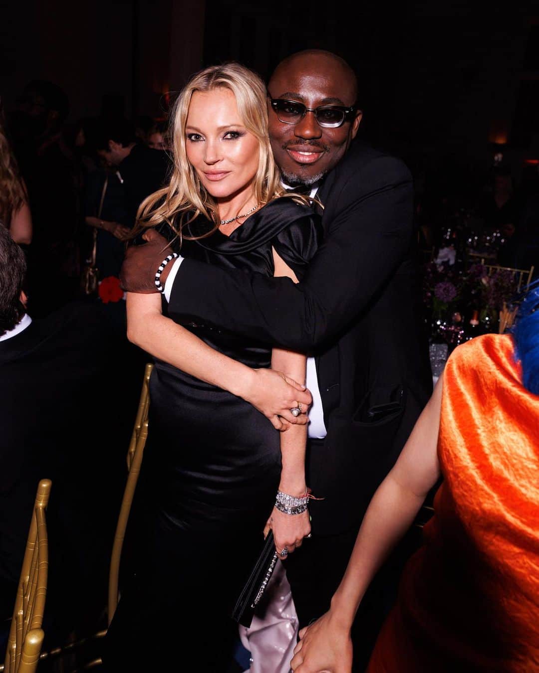 British Vogueさんのインスタグラム写真 - (British VogueInstagram)「@Edward_Enninful was joined by supermodel #KateMoss last night at the annual Prince’s Trust Gala in New York, where the former #BritishVogue cover star lit up the city in a floor-length black gown. But the secret to her red-carpet radiance? @CharlotteTilbury. Click the link in bio for all the details behind her glowy look.  Photographed by @GermanLarkin.」4月28日 23時54分 - britishvogue