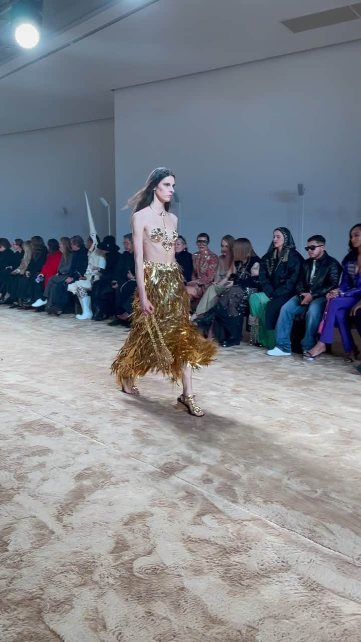 のインスタグラム：「Sound on 🔊  #StillThinkingAbout the swishy, textural dresses and skirts at @pacorabanne’s Autumn/Winter 2023 show presented in Paris in early March, and designed by @juliendossena ✨  🎥 by @alexanderfury」