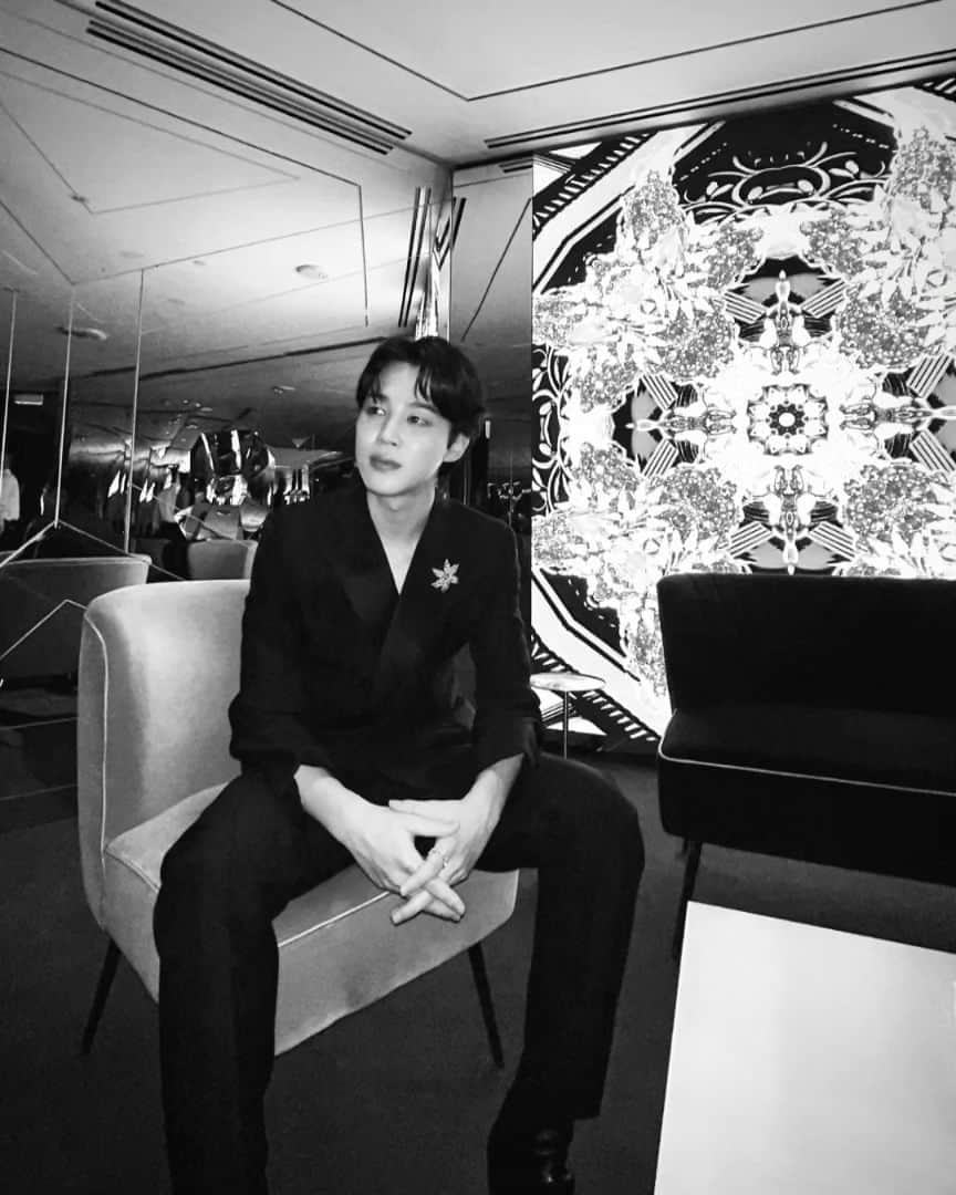 JIMINさんのインスタグラム写真 - (JIMINInstagram)「@tiffanyandco  #tiffanyandco #TheTiffanyLandmark #티파니앤코 #티파니랜드마크 #TiffanyParter」4月28日 23時58分 - j.m