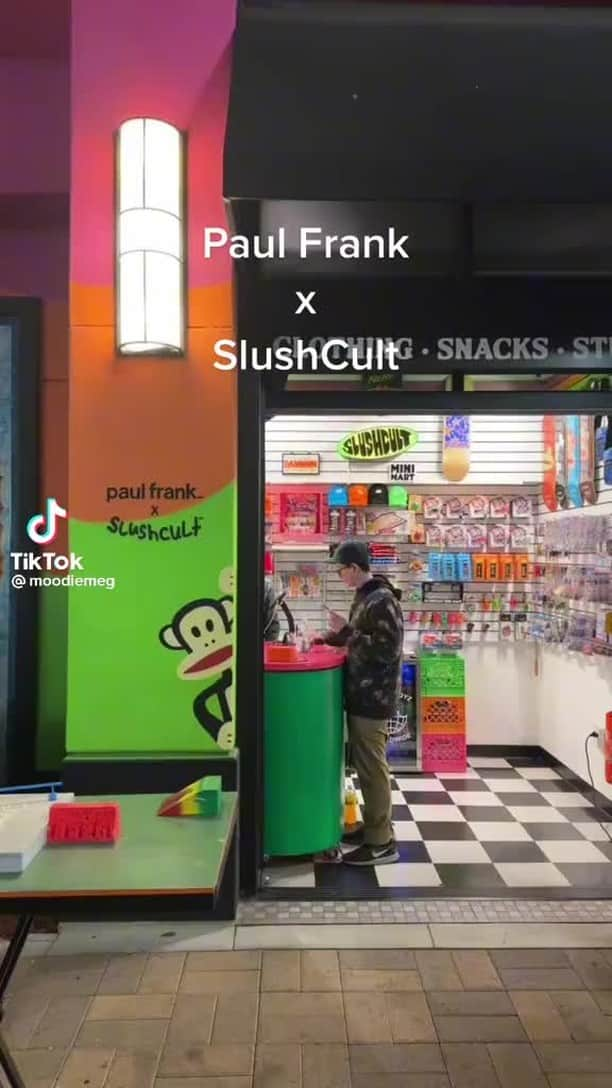 ポールフランクのインスタグラム：「brb running to Slushcult Mini Mart 🏃 @slushcult @moodiemegs」