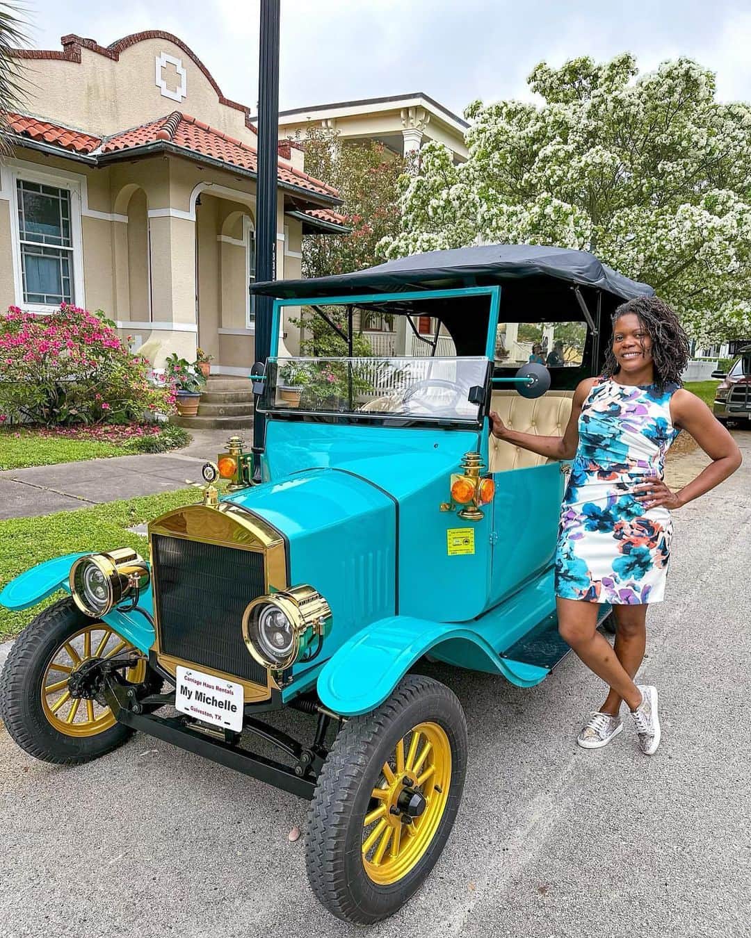 Live To Exploreさんのインスタグラム写真 - (Live To ExploreInstagram)「One of my favorite activities on Galveston Island was my self-guided tour around the island in a Model-T golf cart from @carriagehausrentals It was so relaxing. I spent the morning admiring the beautiful homes and wooden art sculptures in the yards and gardens. The island used to have magnificent oak trees lining the streets forming canopies. In 2008 Hurricane Ike uprooted thousands of these trees, killing them. Homeowners decided to create beauty from the destruction and hired sculpture artists to carve art from the dead tree trunks. The sculptures are spread across the island and are a moving symbol of rejuvenation.   Have you had an opportunity to see them?   🎥: flos_favorites  #lovegalveston #visitgalveston #usa #galvestontexas」4月29日 0時14分 - welivetoexplore