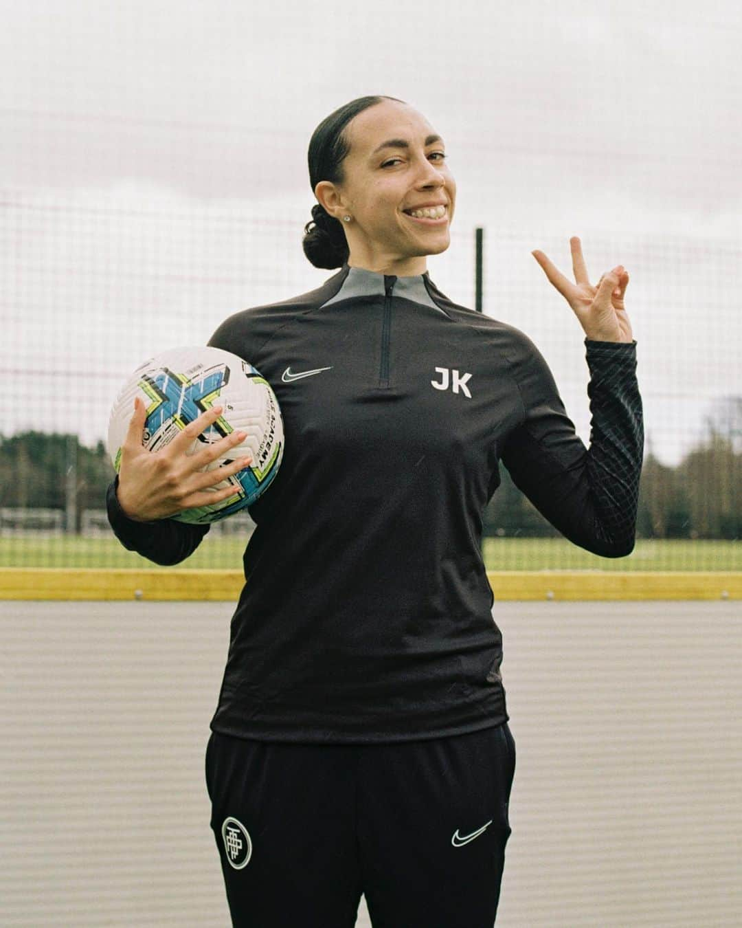 ナイキフットボールさんのインスタグラム写真 - (ナイキフットボールInstagram)「@the_powerhouseproject are on a mission to empower the next generation of female football coaches. Their unique education program is focused on growing skills and inspiring the selected coaches to take their games to the next level with support from elite leaders including Emma Hayes, @lucybronze, @pharder10 and @jillscottjs8. #nikefc」4月29日 0時12分 - nikefootball