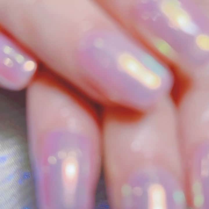なかやまちえこのインスタグラム：「ピンクオーロラのネイル💅⠀ ⠀ @maamland ちゃん⠀ オーロラのワンカラーネイルかわいいです♡⠀ ⠀ @aby_sharenail ⠀ #nail #nails #nailart #ネイル #美甲 #ネイルアート  #japanesenailart #manucure #japanesenails #manicurist #gelnails #أظافر #네일아트 #미용  #เพ้นท์เล็บ #artedeuñas #เพ้นท์เล็บเจล #ジェルネイルデザイン #ネイルデザイン #nagelkunst #オーロラネイル #auroranails @preanfaofficial @pregel.jp」