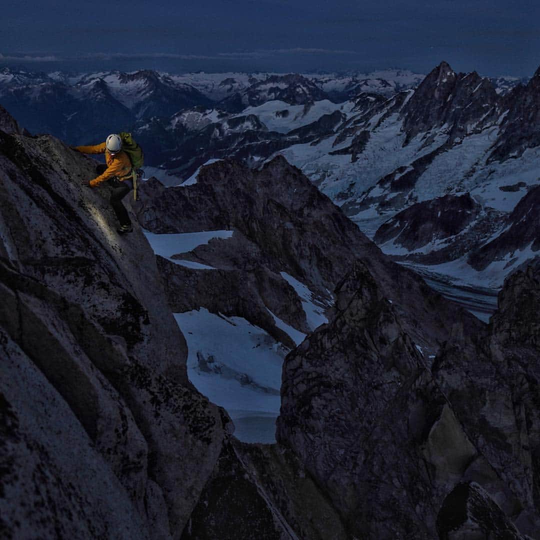 ジミー・チンのインスタグラム：「Some of my friends up north like to use the abbreviated ‘pine for alpine. I’ve always appreciated going into the ‘pine w them. There are stacks of unsung climbing heroes and unknown legends that climb in the Canadian Rockies and Coastal Range. Canadians are known for being nice...but the climbing culture is also badass and understated. Late night mission into the ‘pine w @kinleyaitken. @canonusa」