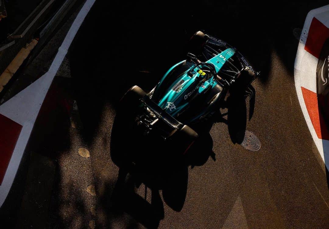 フェルナンド・アロンソのインスタグラム：「Viernes intenso. P6 en la parrilla del Domingo. Mañana otra crono y sprint Race. Vamos a por ello 💪✊️. @astonmartinf1 #f1 #baku #astonmartin」