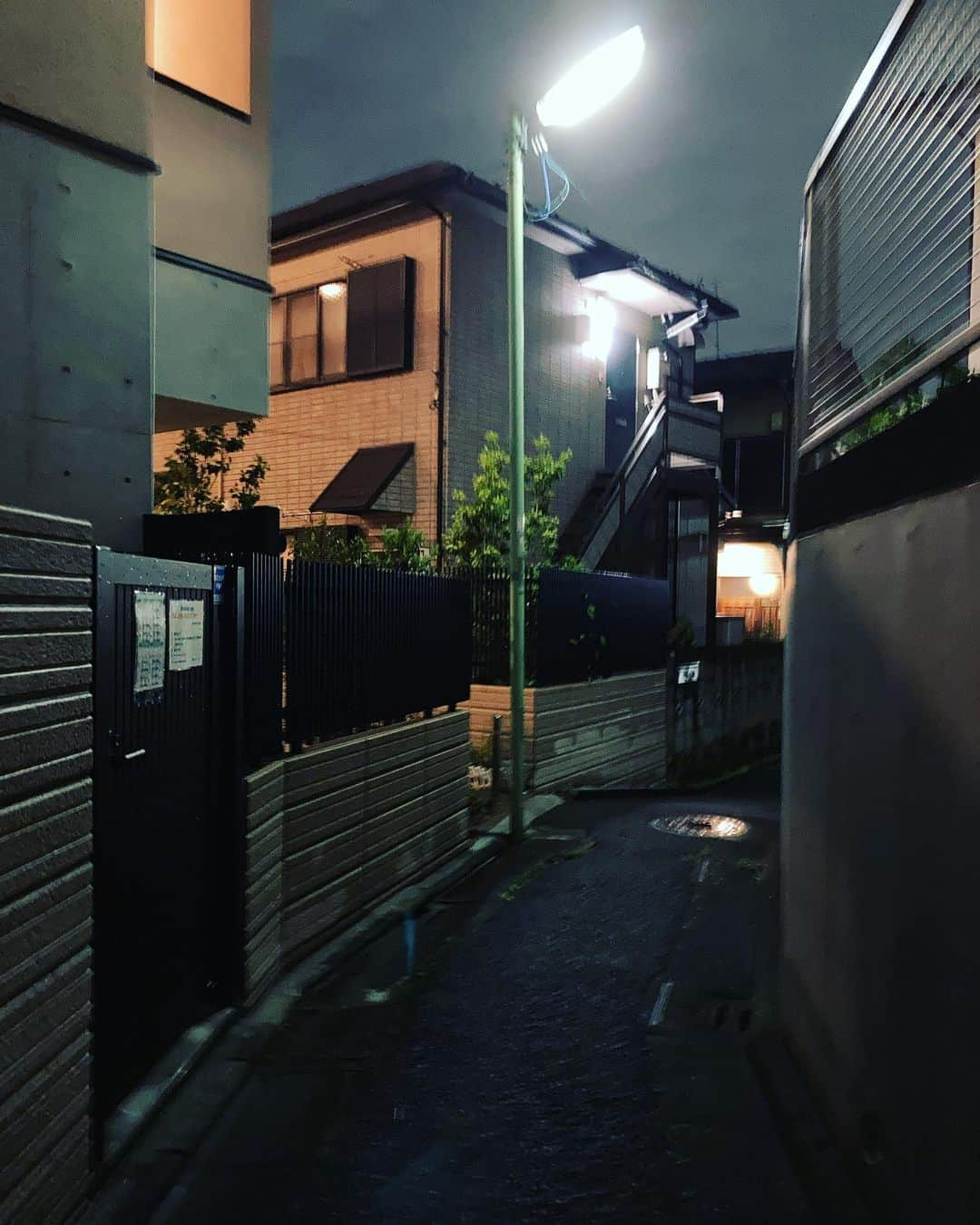 櫻井リヤさんのインスタグラム写真 - (櫻井リヤInstagram)「池尻　#暗渠#夜散歩#路地裏」4月29日 0時23分 - liya_sakurai