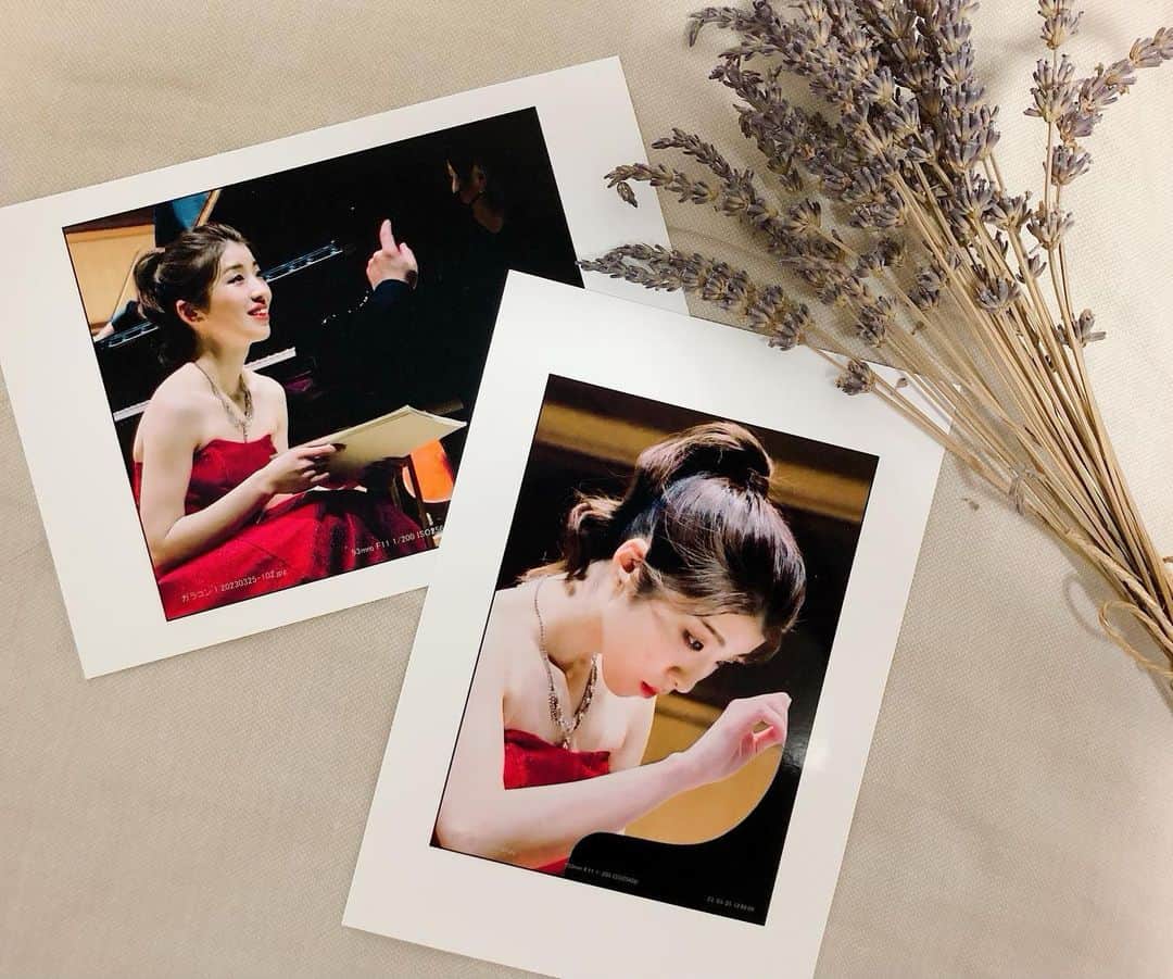 佐藤佳奈子のインスタグラム：「The moments 💐  先日のコンサートのお写真を頂きました！ この"瞬間"に全て詰まっております ありがとうございます！  #pianist #concert #photo #instamoment #コンサート」